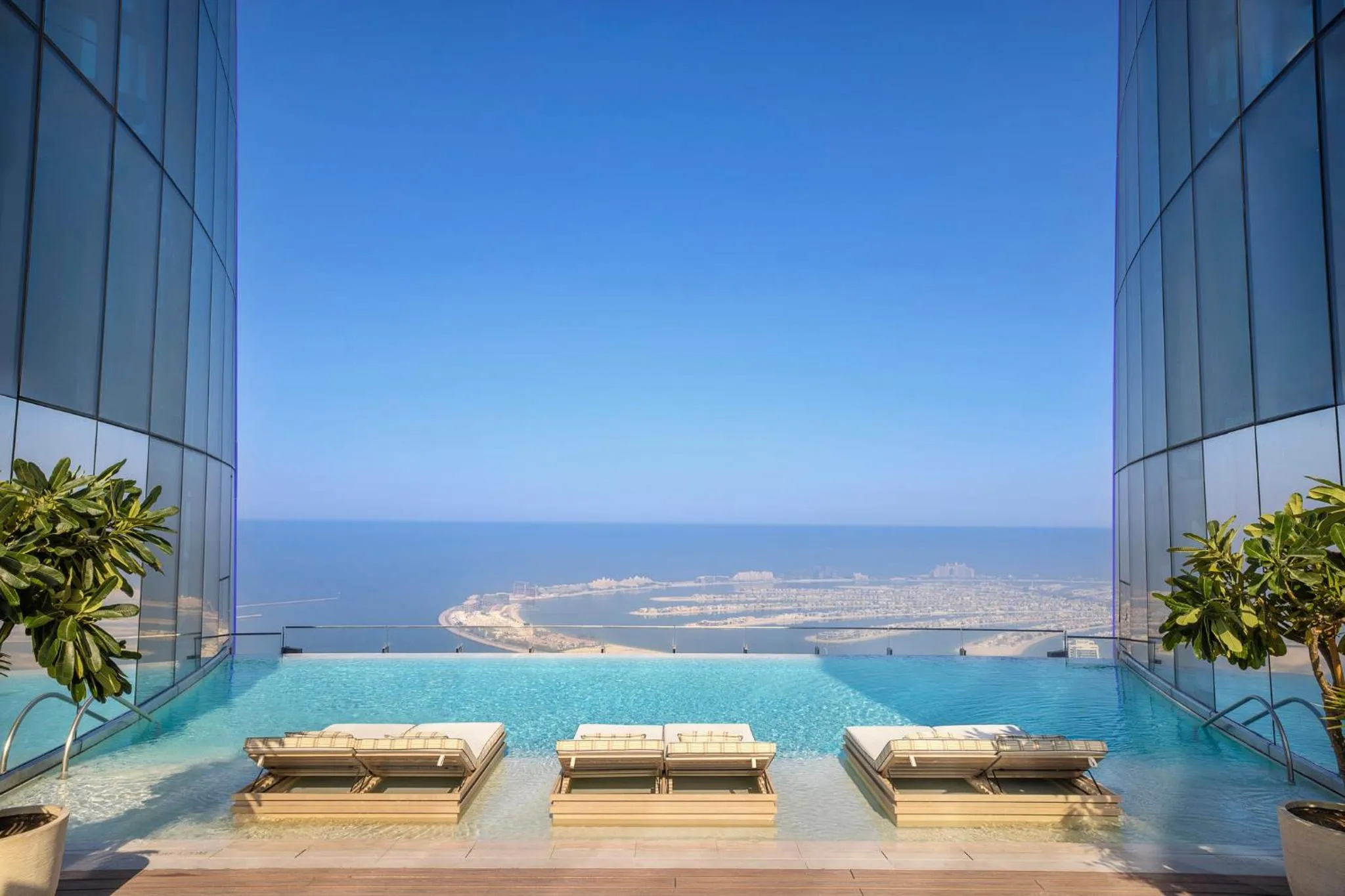 Restaurant/places to eat in Ciel Dubai Marina, Vignette Collection by IHG