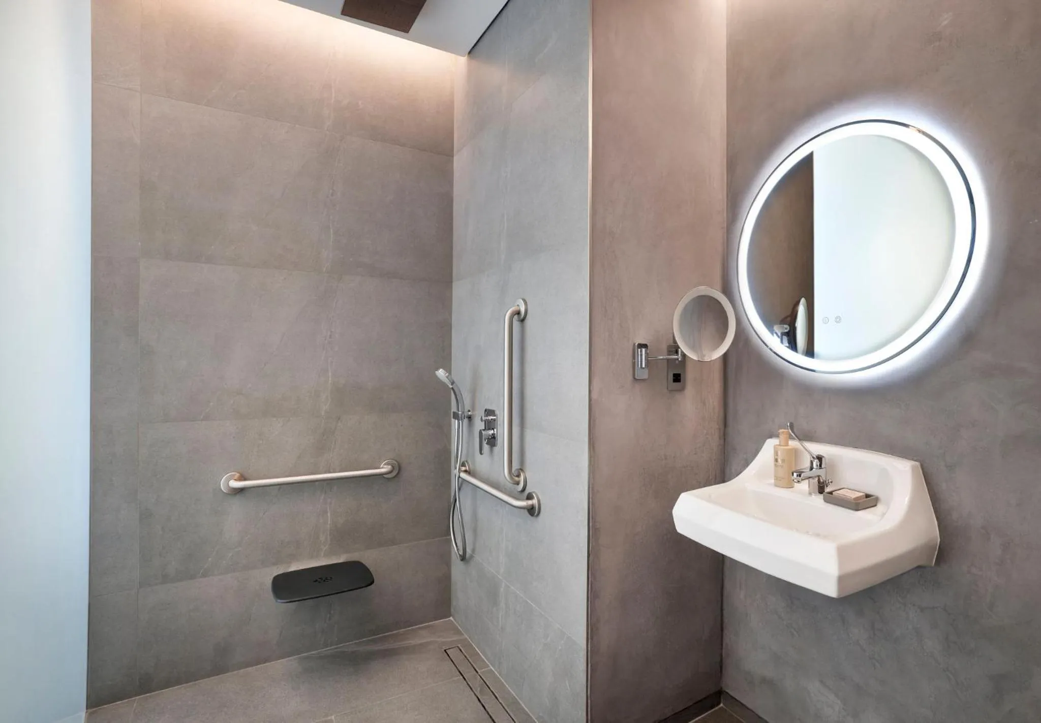 Bathroom in Ciel Dubai Marina, Vignette Collection by IHG