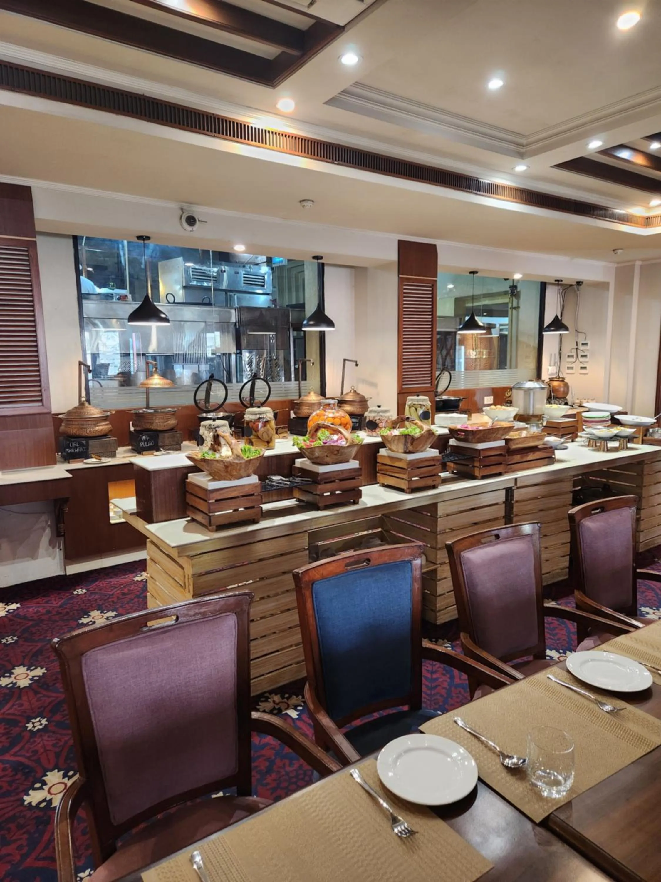 Restaurant/places to eat in Hotel President