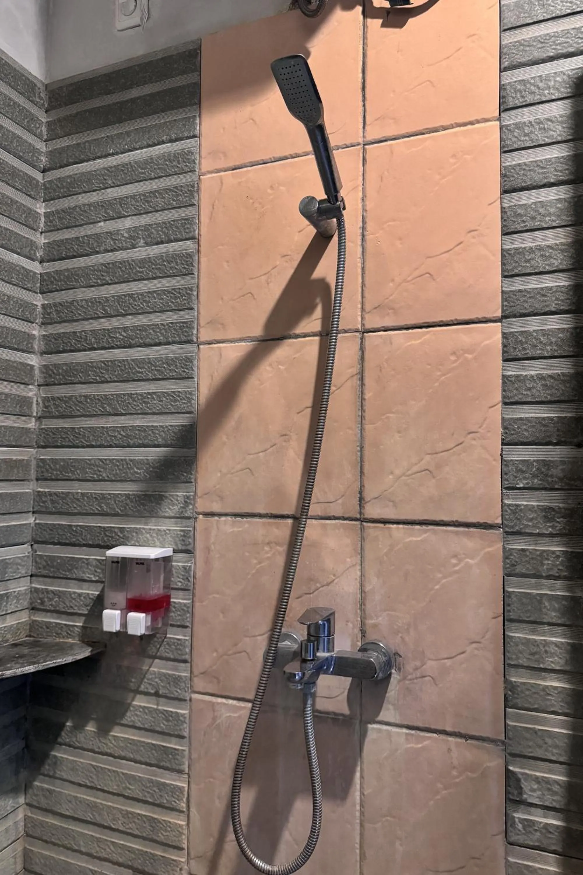 Shower in Senggigi Cottages Lombok