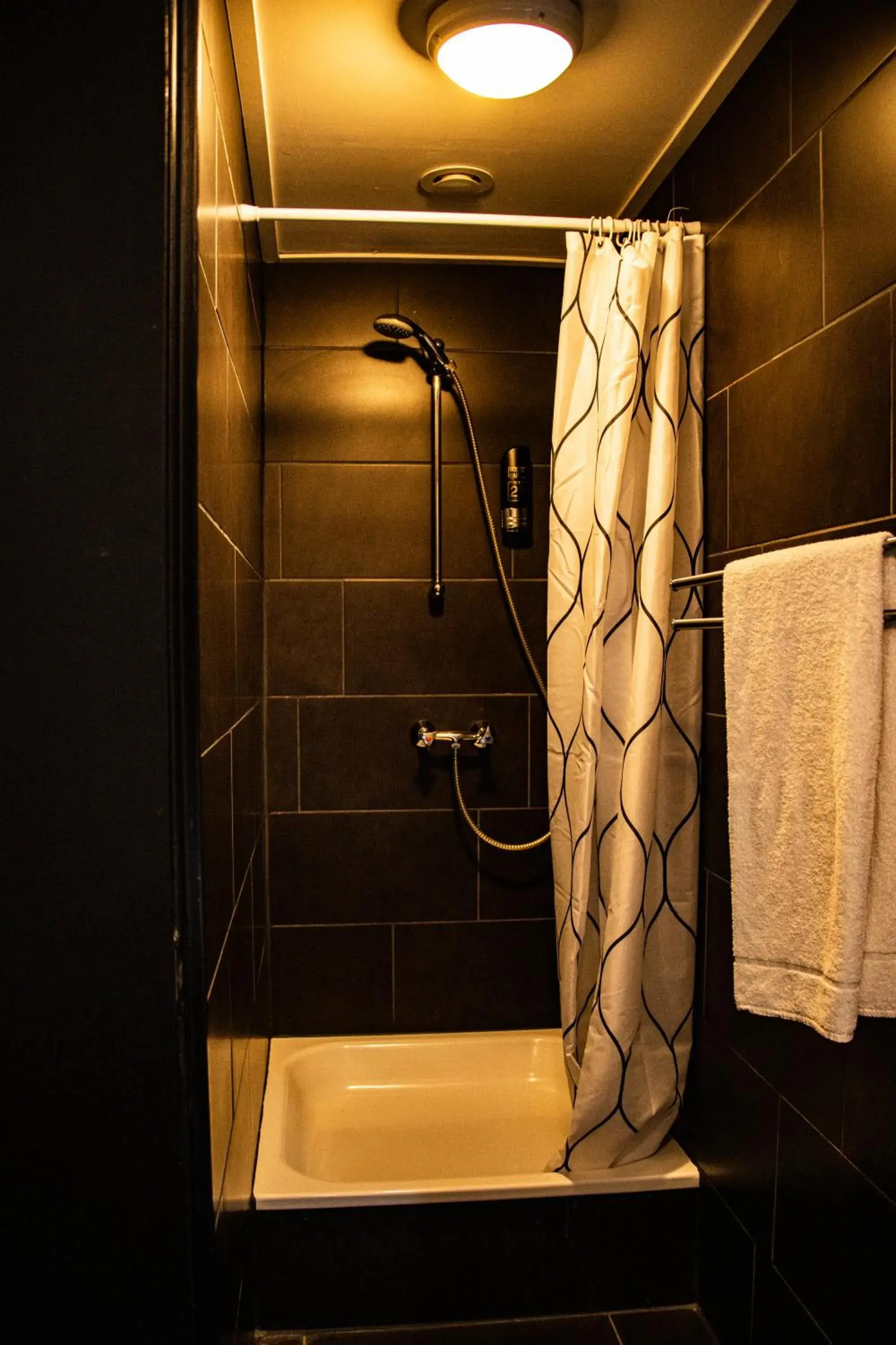 Budget Double Room with Shared Bathroom in Hotel De Elderschans Budget Double Room with Shared Bathroom in Hotel De Elderschans