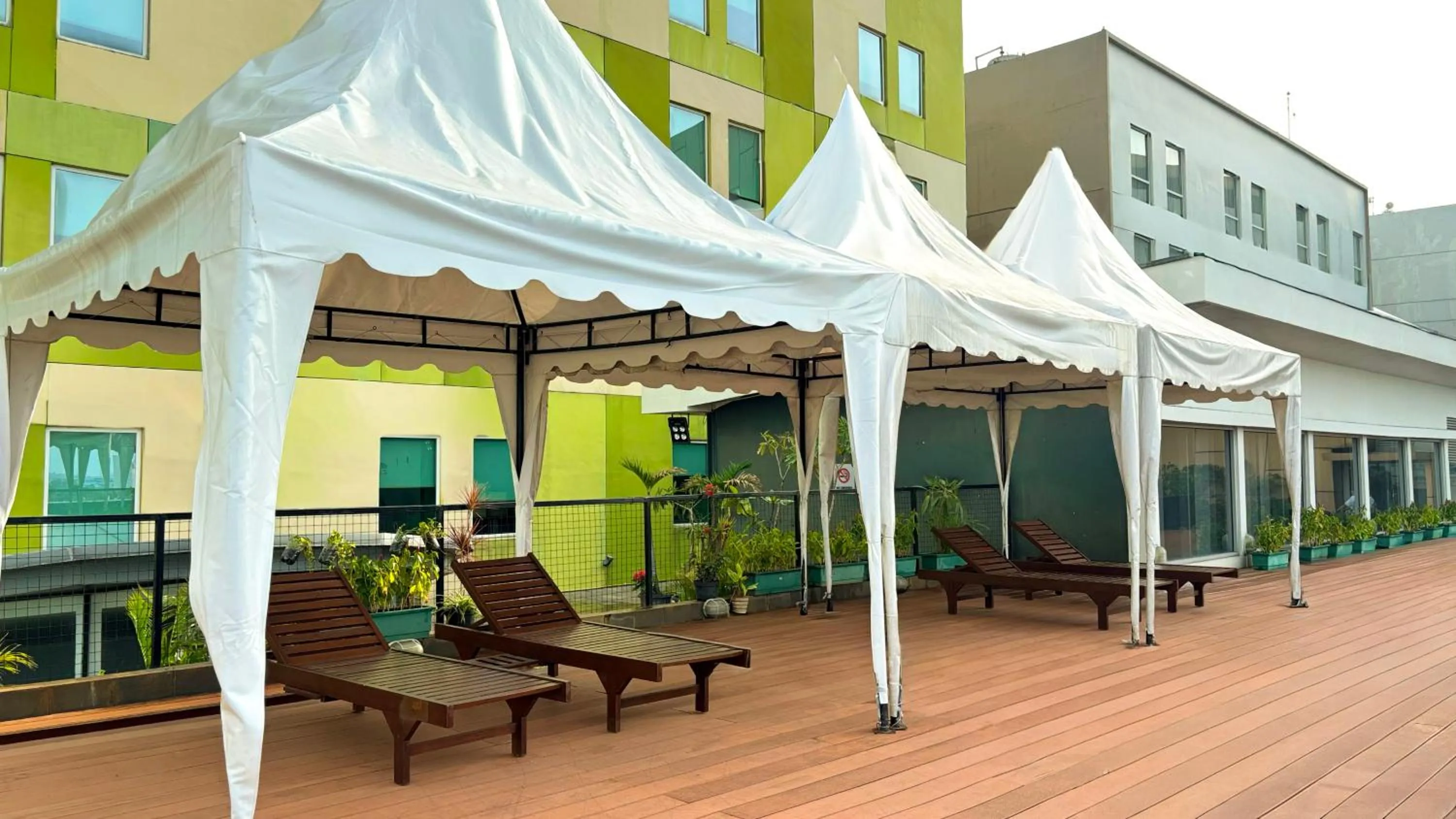 Swimming pool in Swiss-Belhotel Airport Jakarta