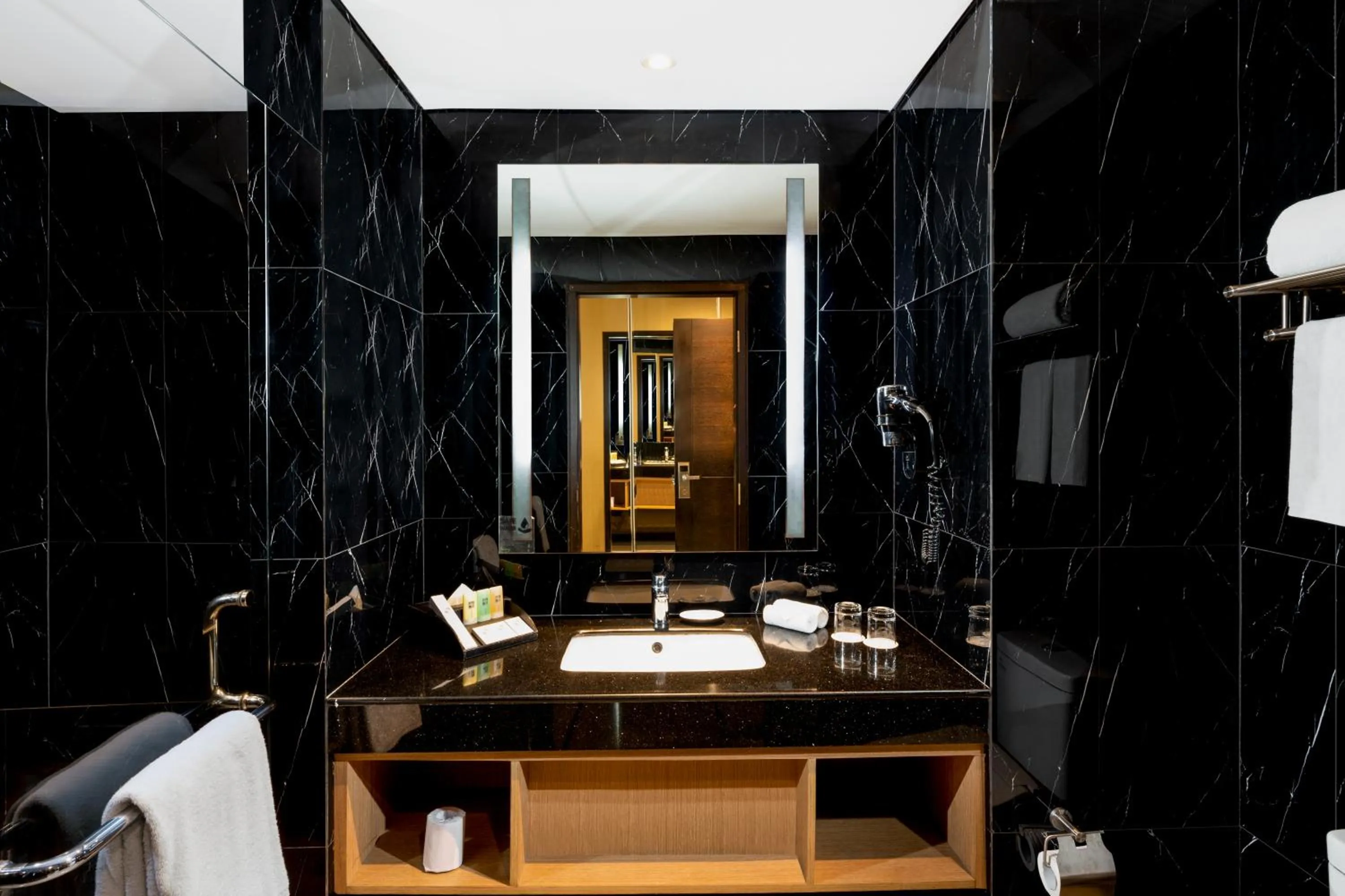 Toilet in Swiss-Belhotel Airport Jakarta