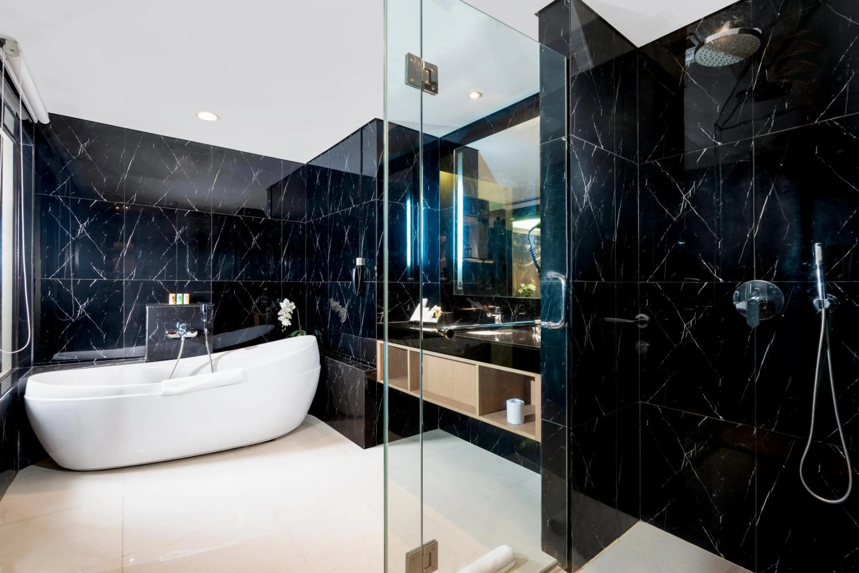 Toilet in Swiss-Belhotel Airport Jakarta