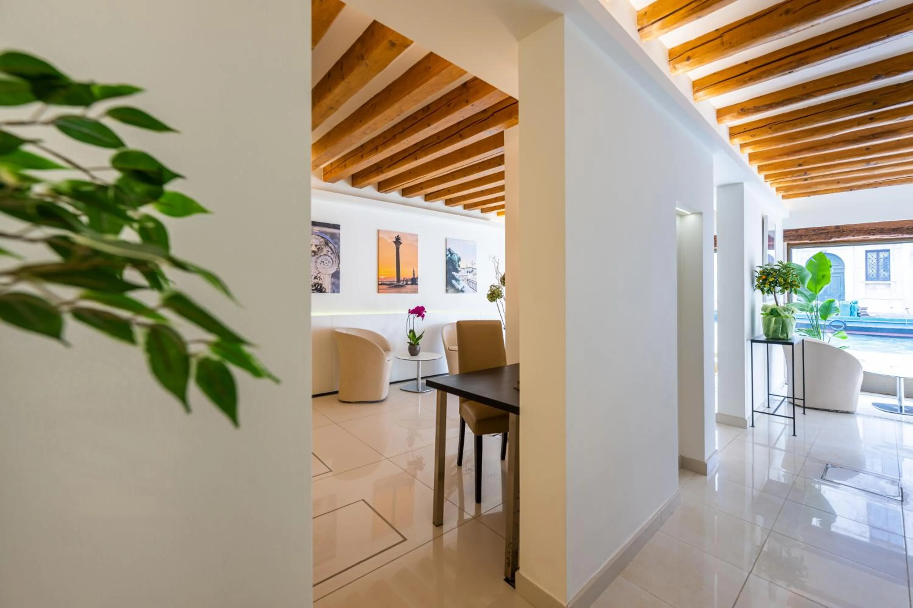 Lobby or reception in Leone Hotel