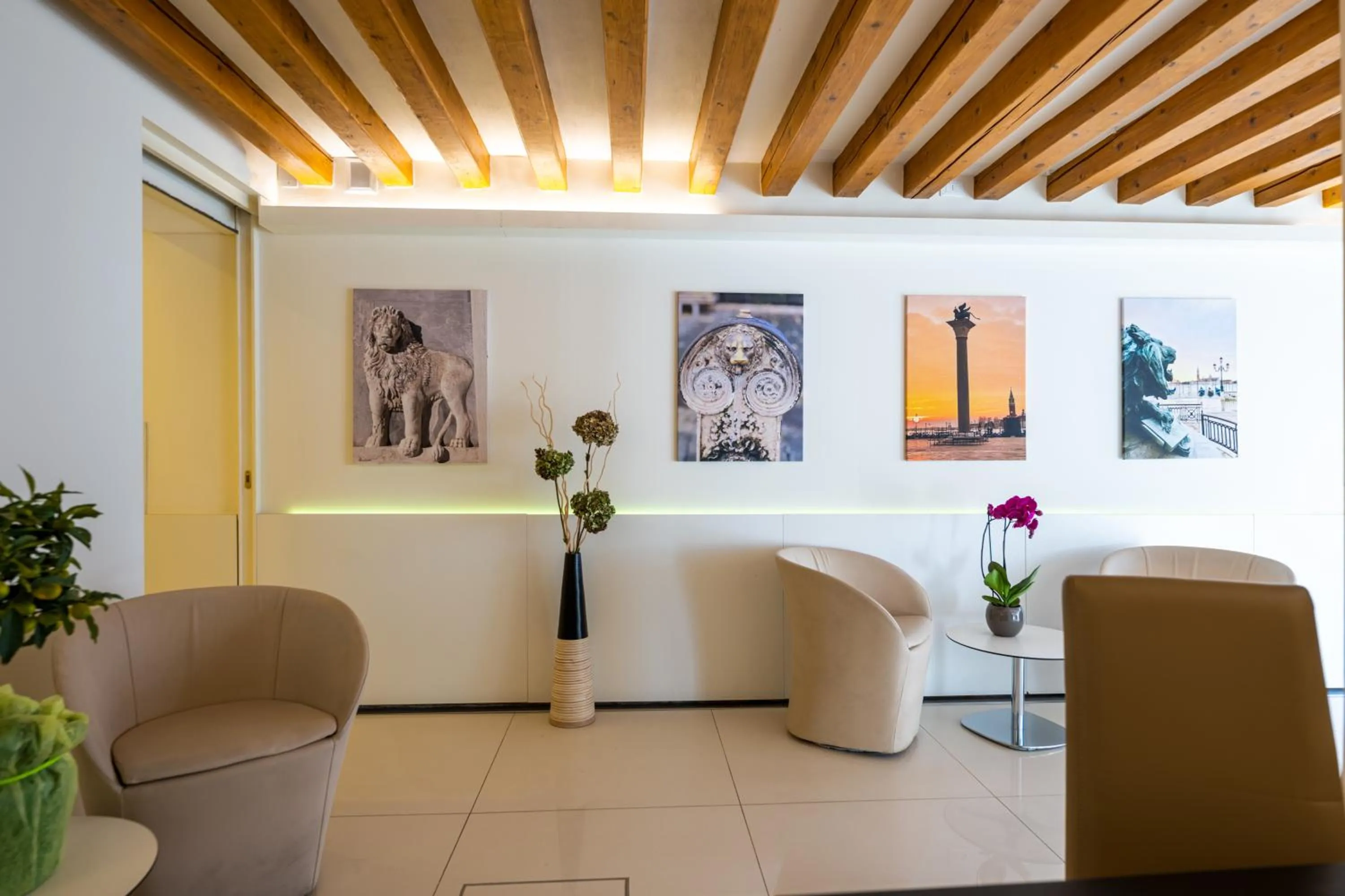 Lobby or reception in Leone Hotel