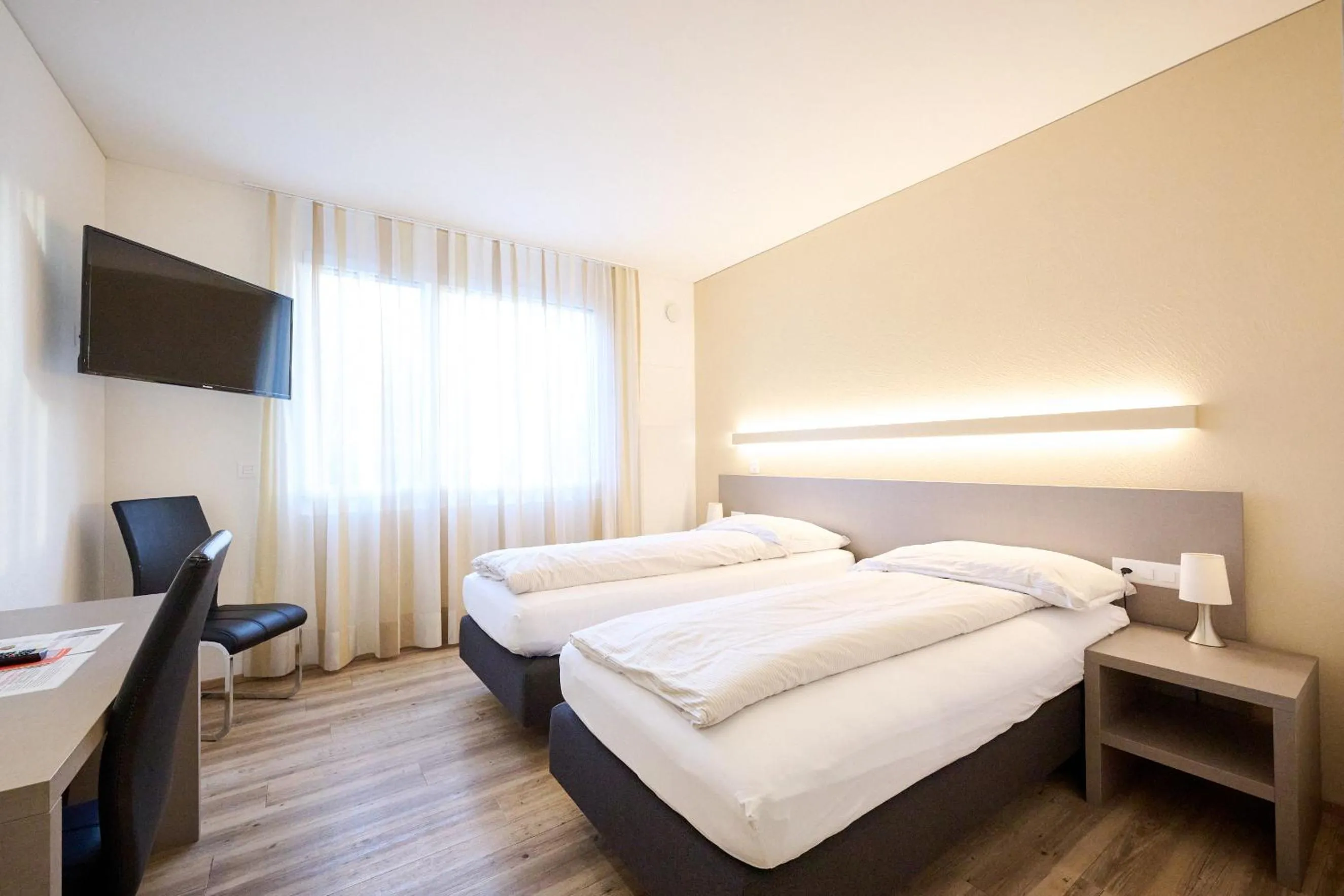 Photo of the whole room, Bed in Smart Hotel Kreisel --Self check-In
