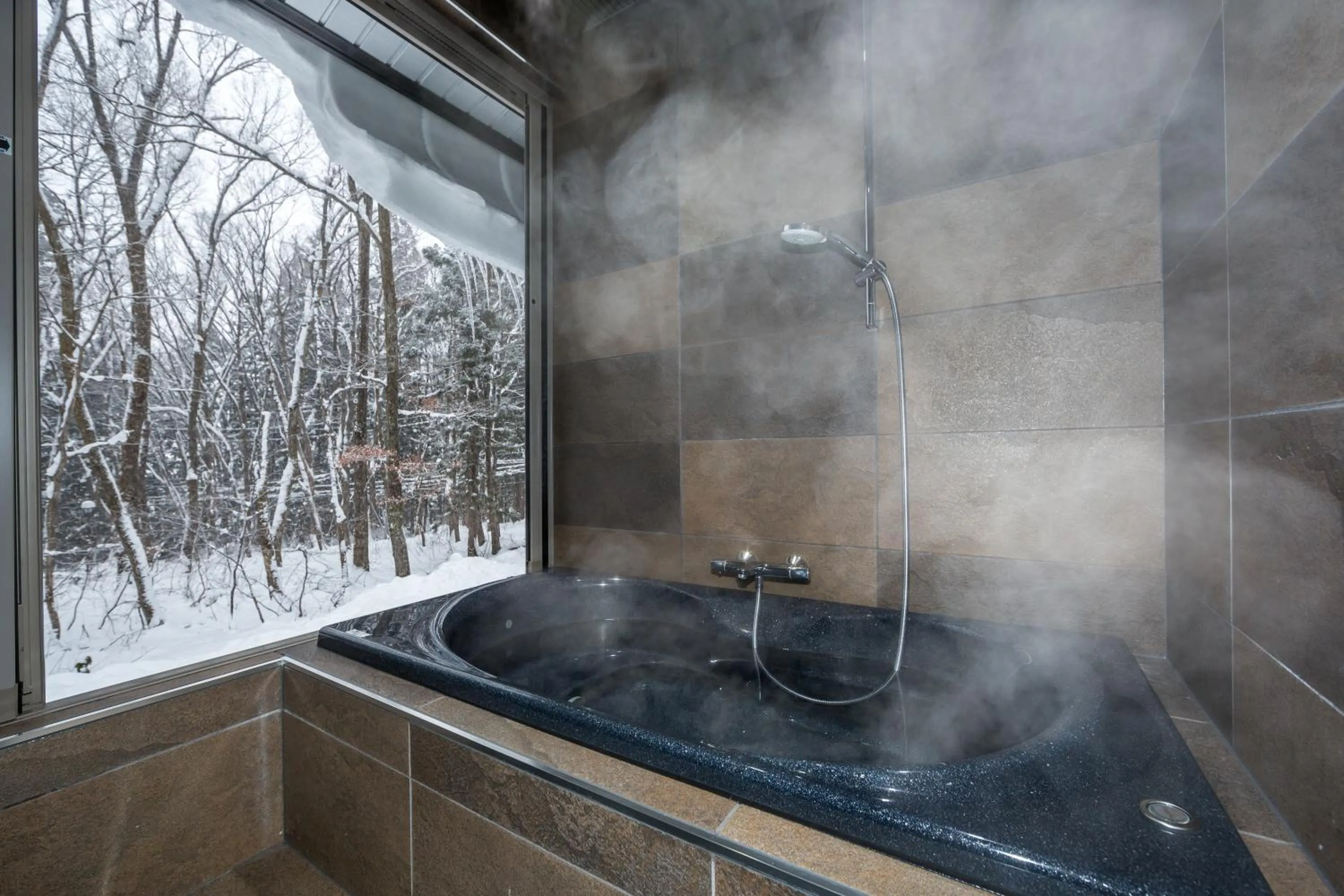 Bath in Phoenix Cocoon by HHG