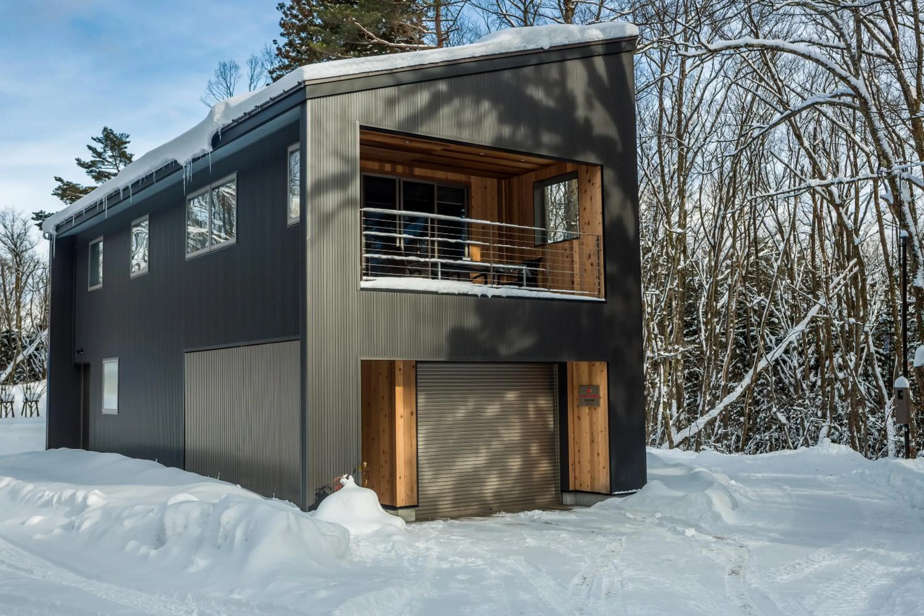 Property building in Phoenix Cocoon by HHG