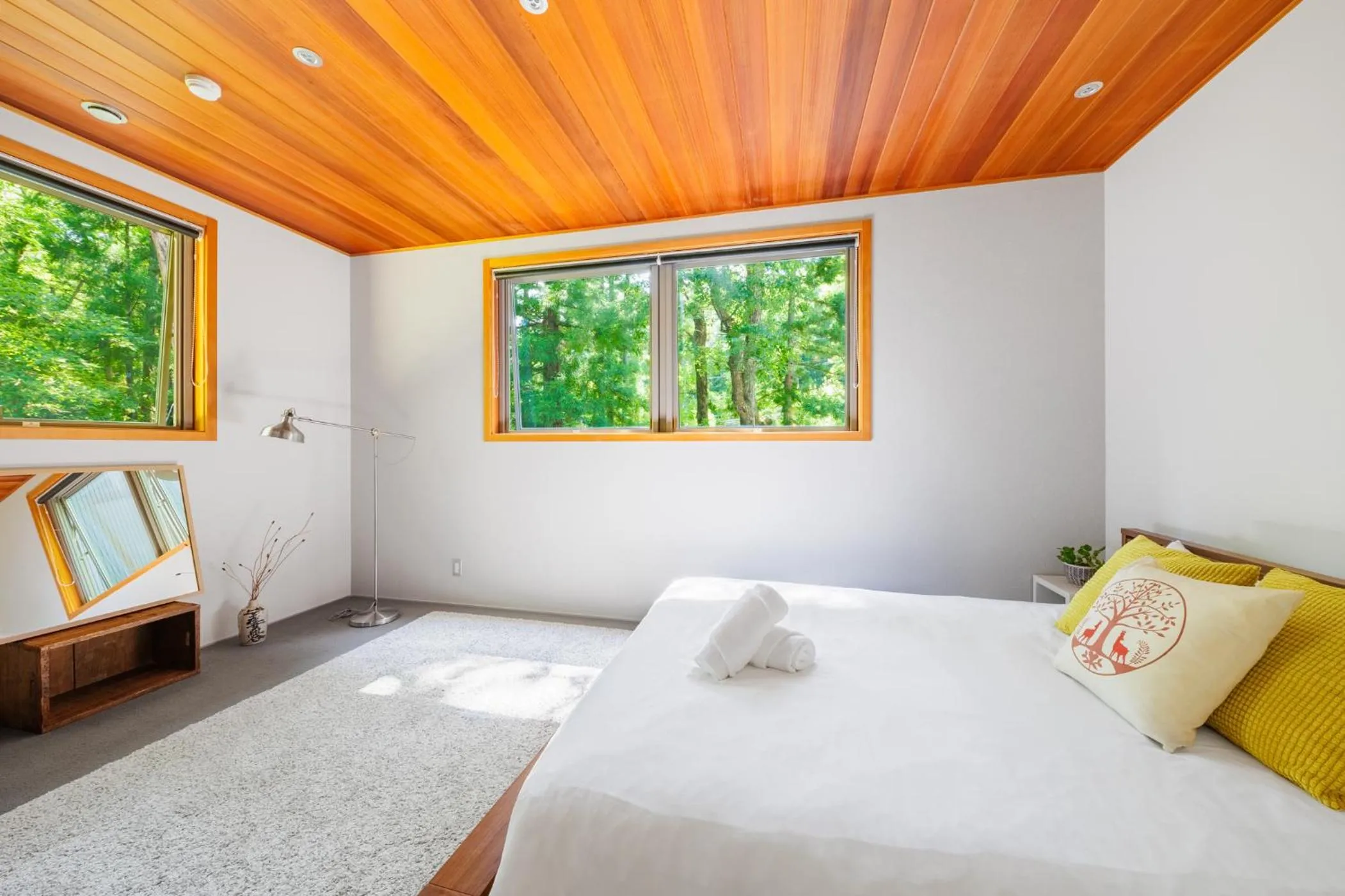 Bed in Phoenix Cocoon by HHG