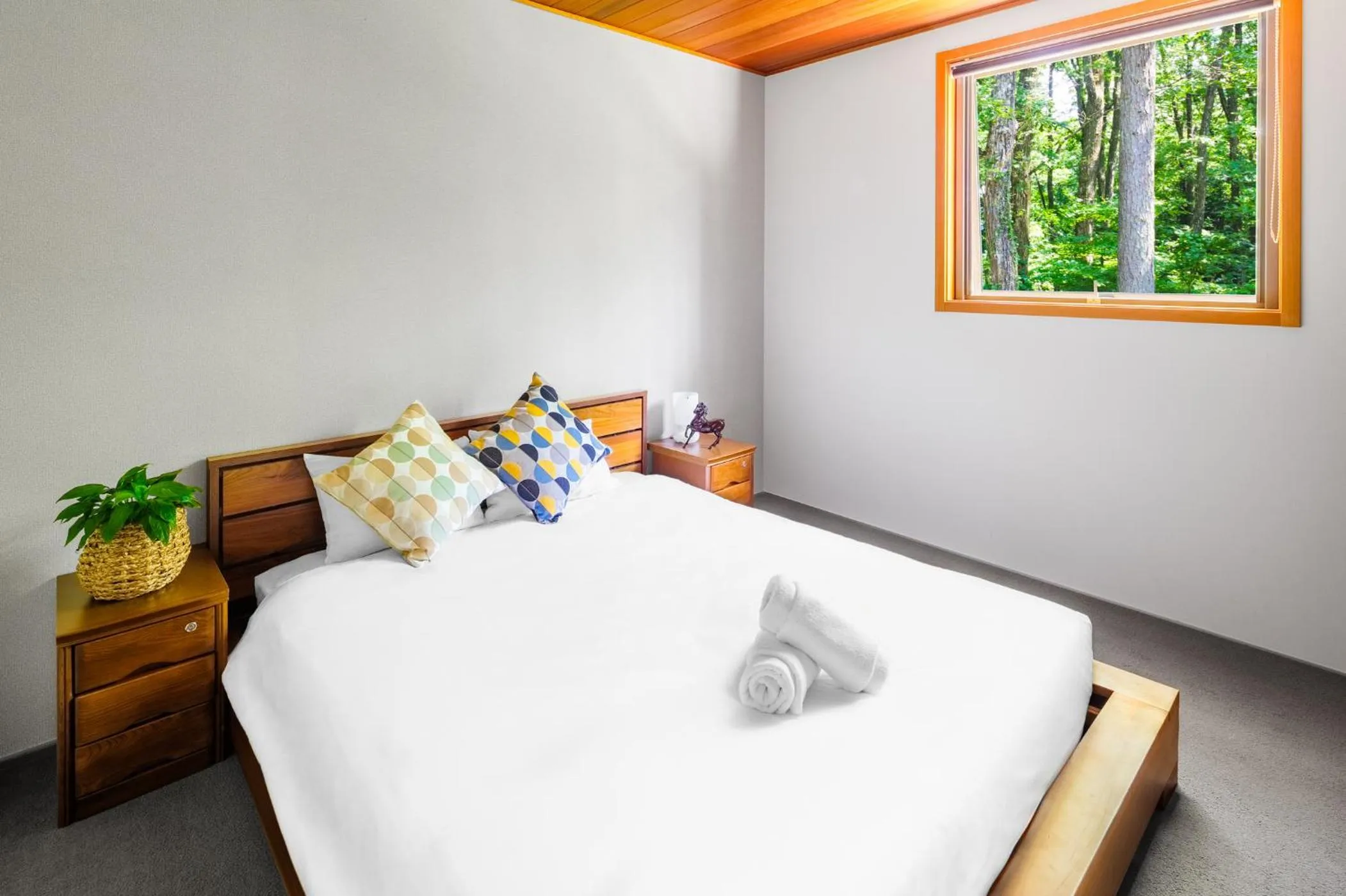 Bed in Phoenix Cocoon by HHG