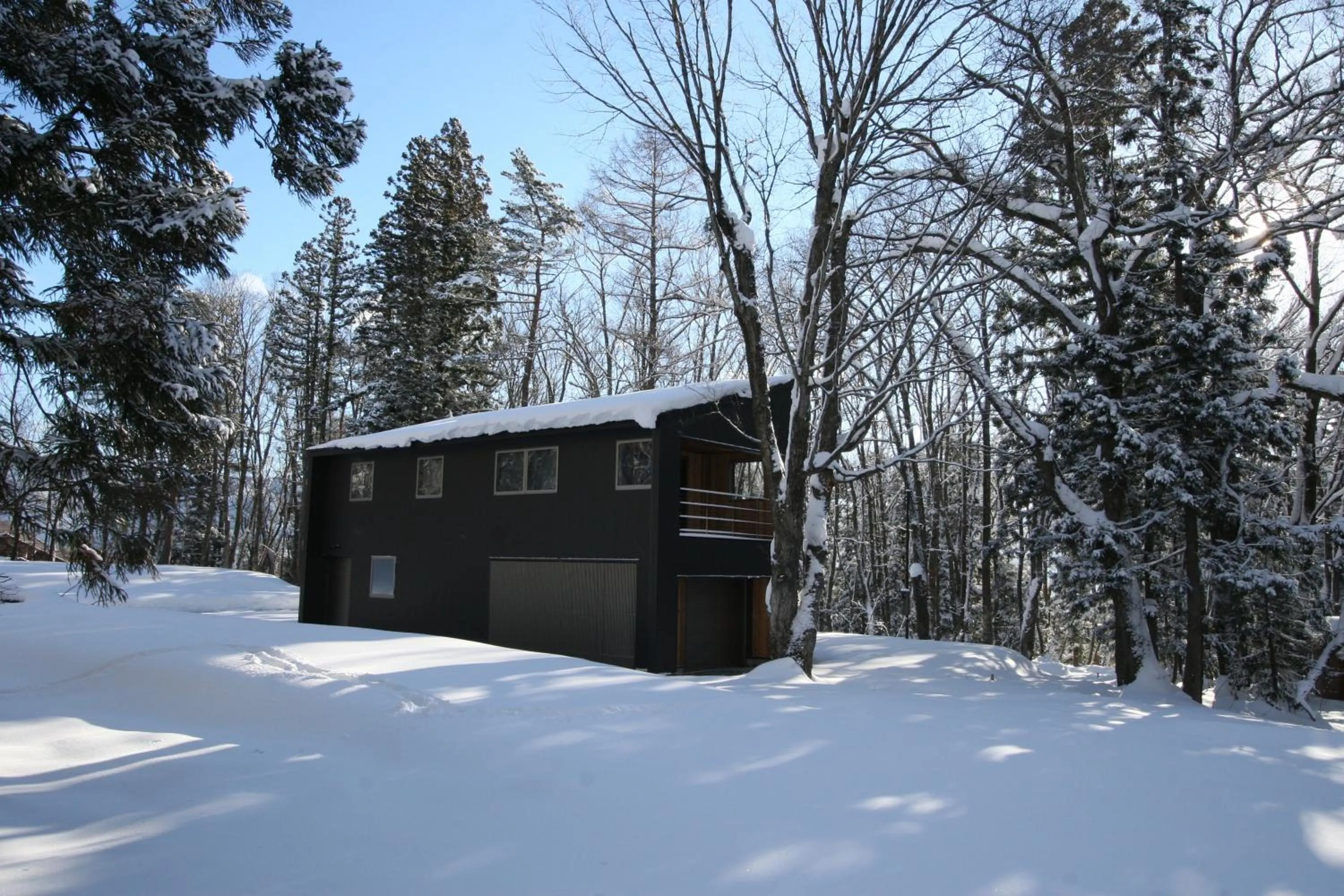 Facade/entrance in Phoenix Cocoon by HHG