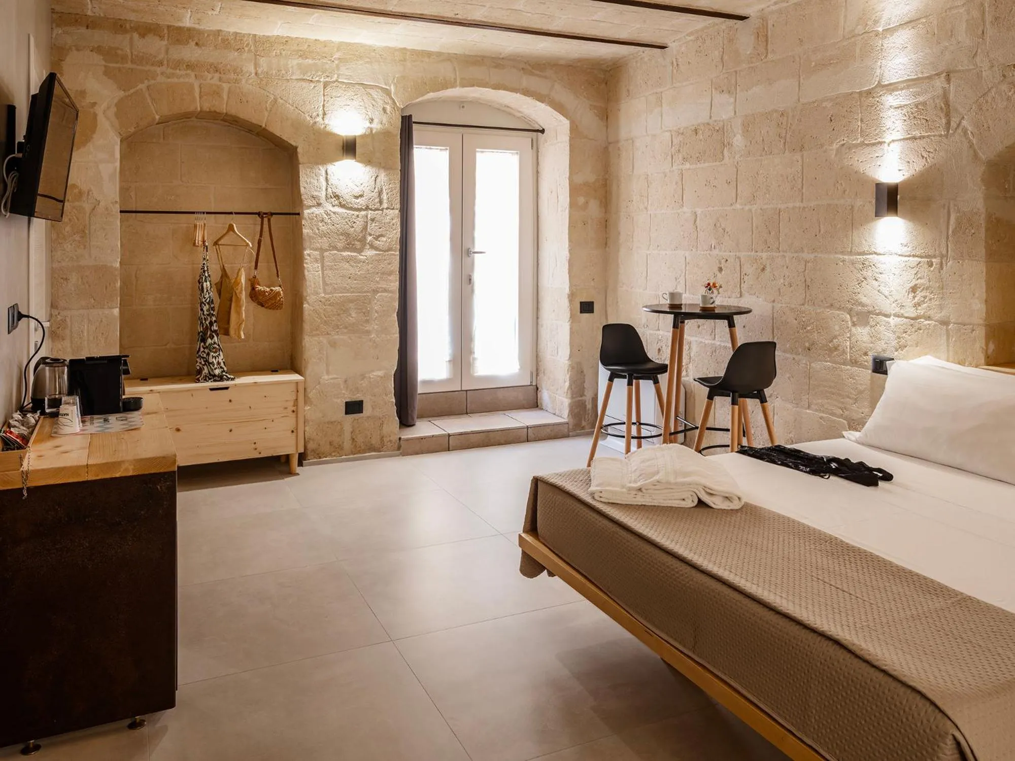 Bedroom, Bed in Hydria Rooms