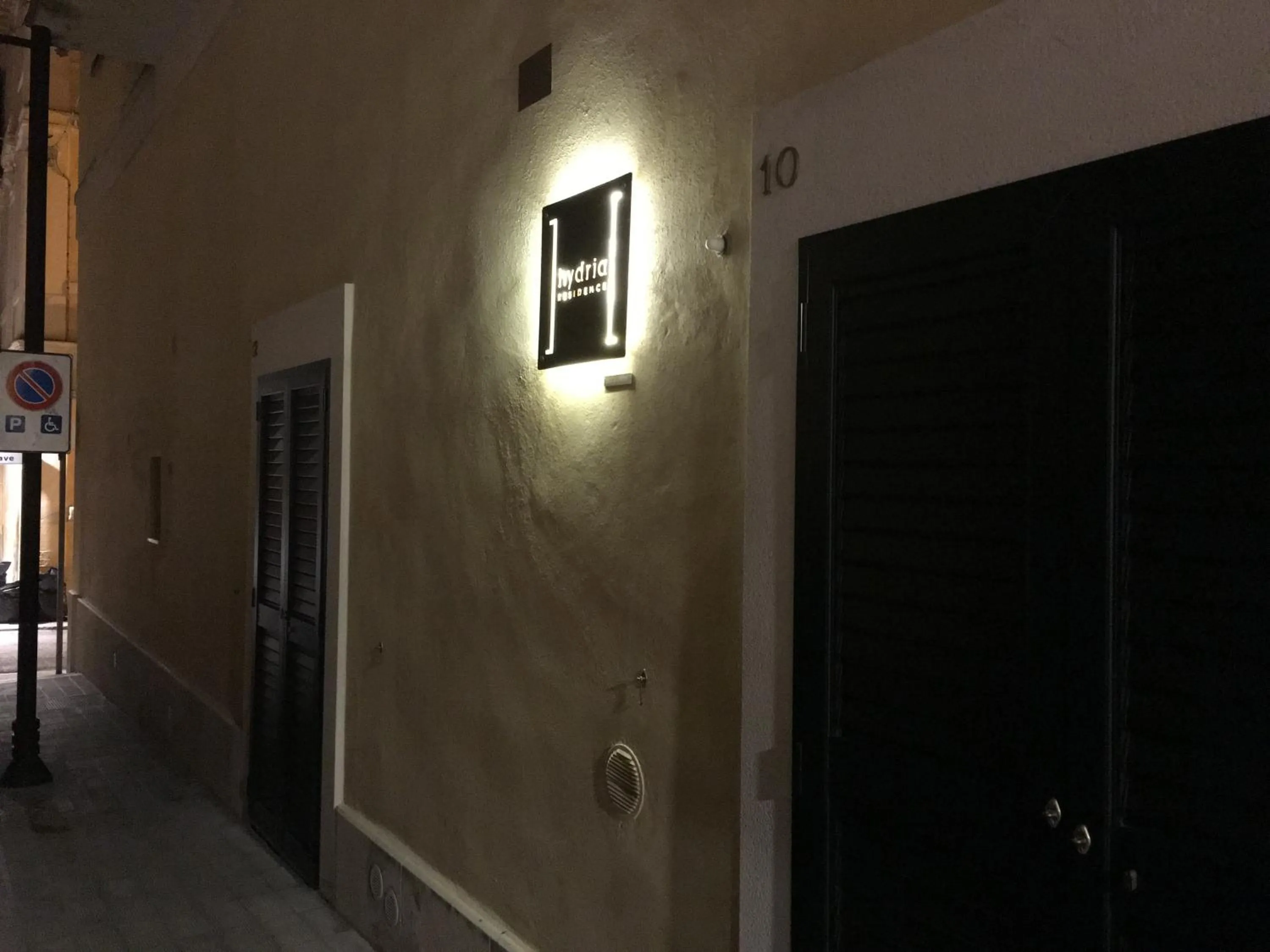 Property building in Hydria Rooms