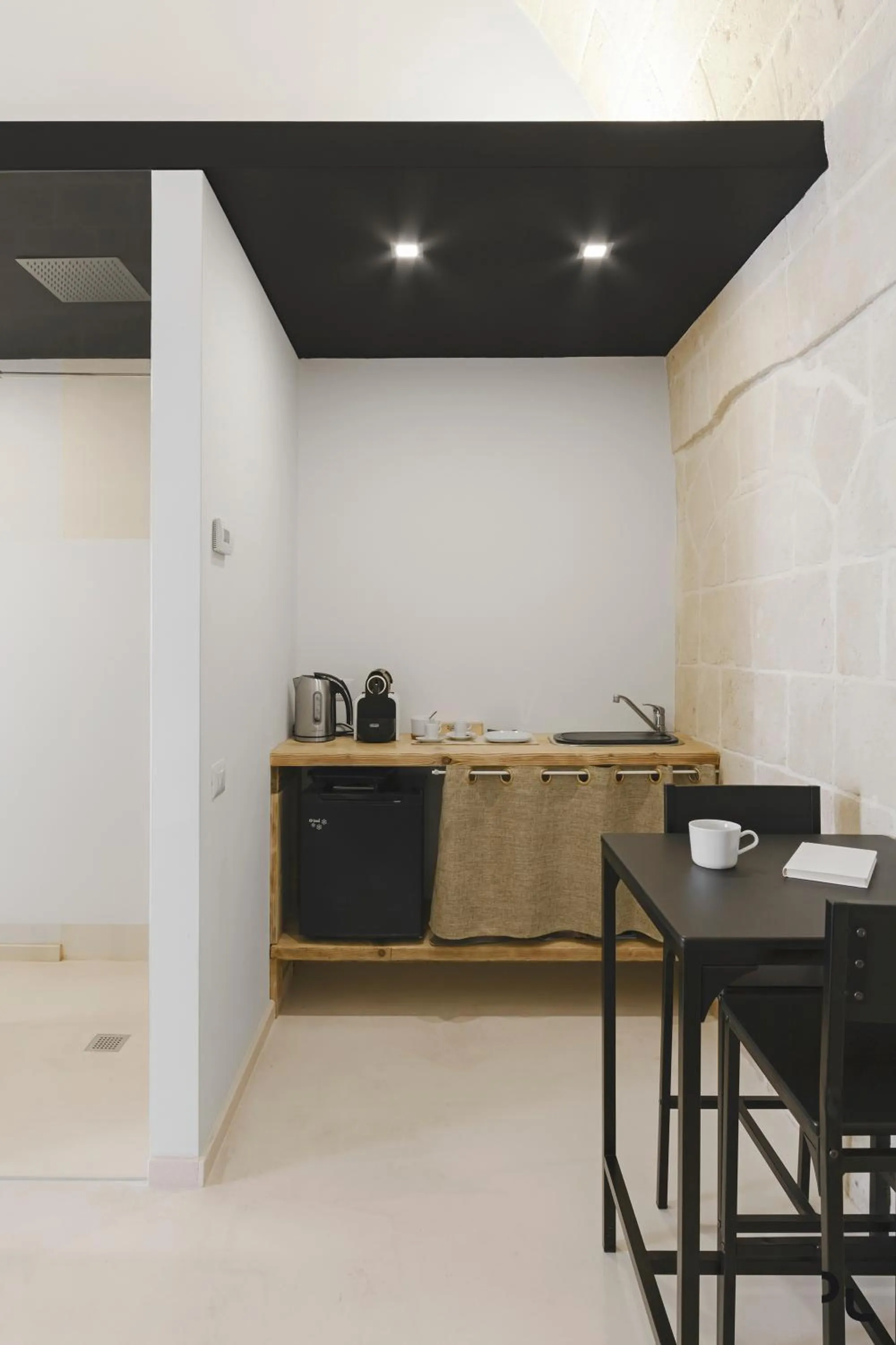 Shower in Hydria Rooms