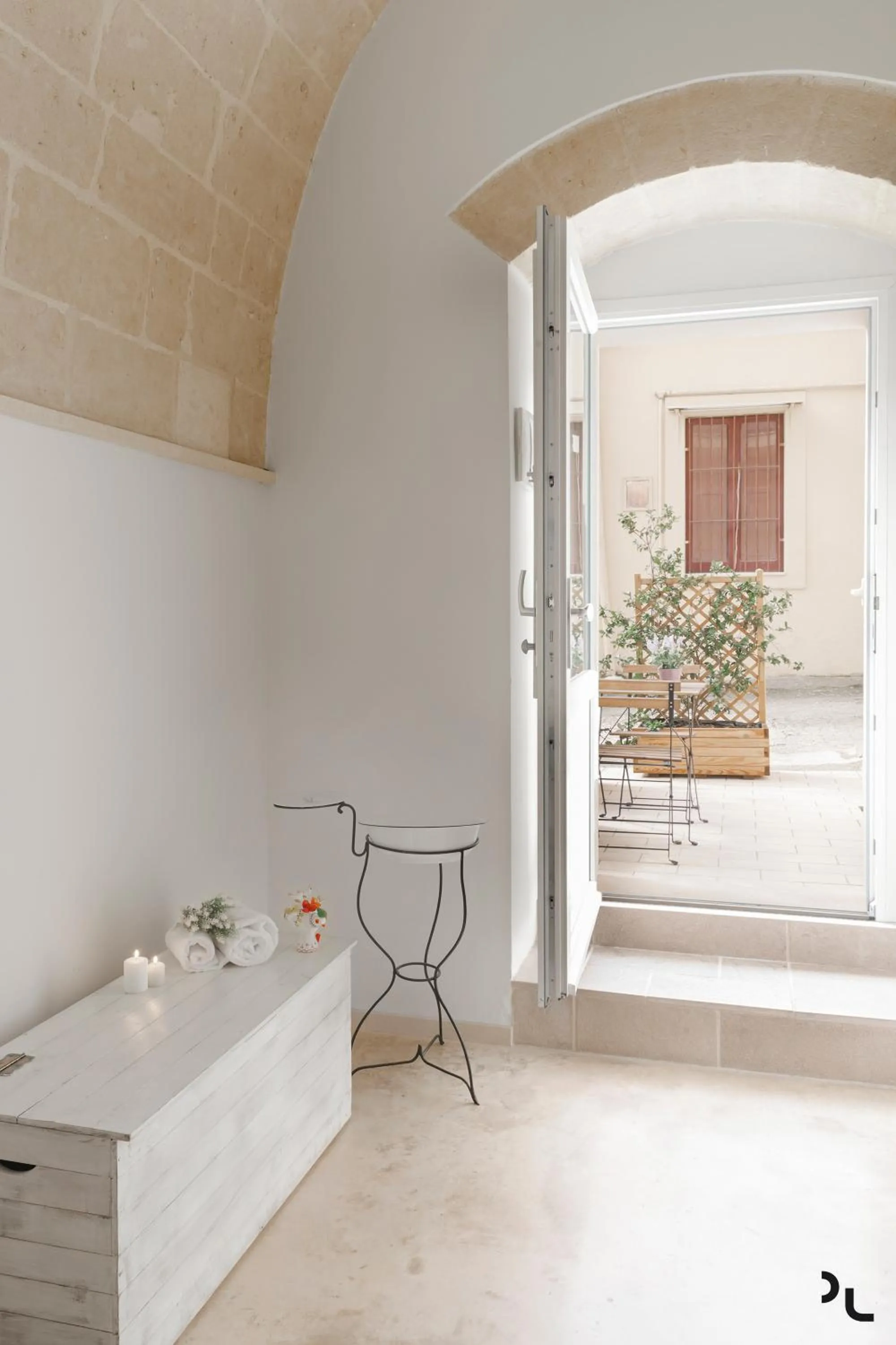 Patio in Hydria Rooms