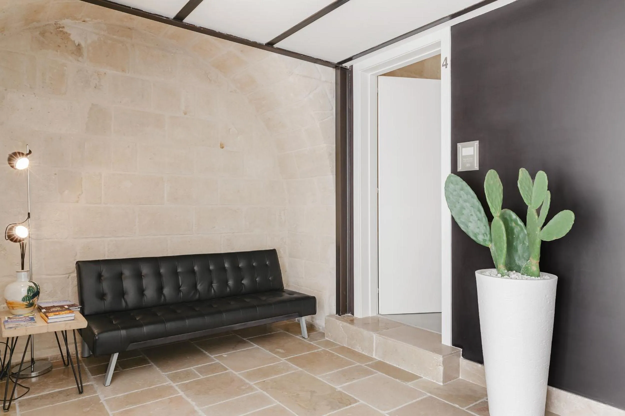 Facade/entrance in Hydria Rooms