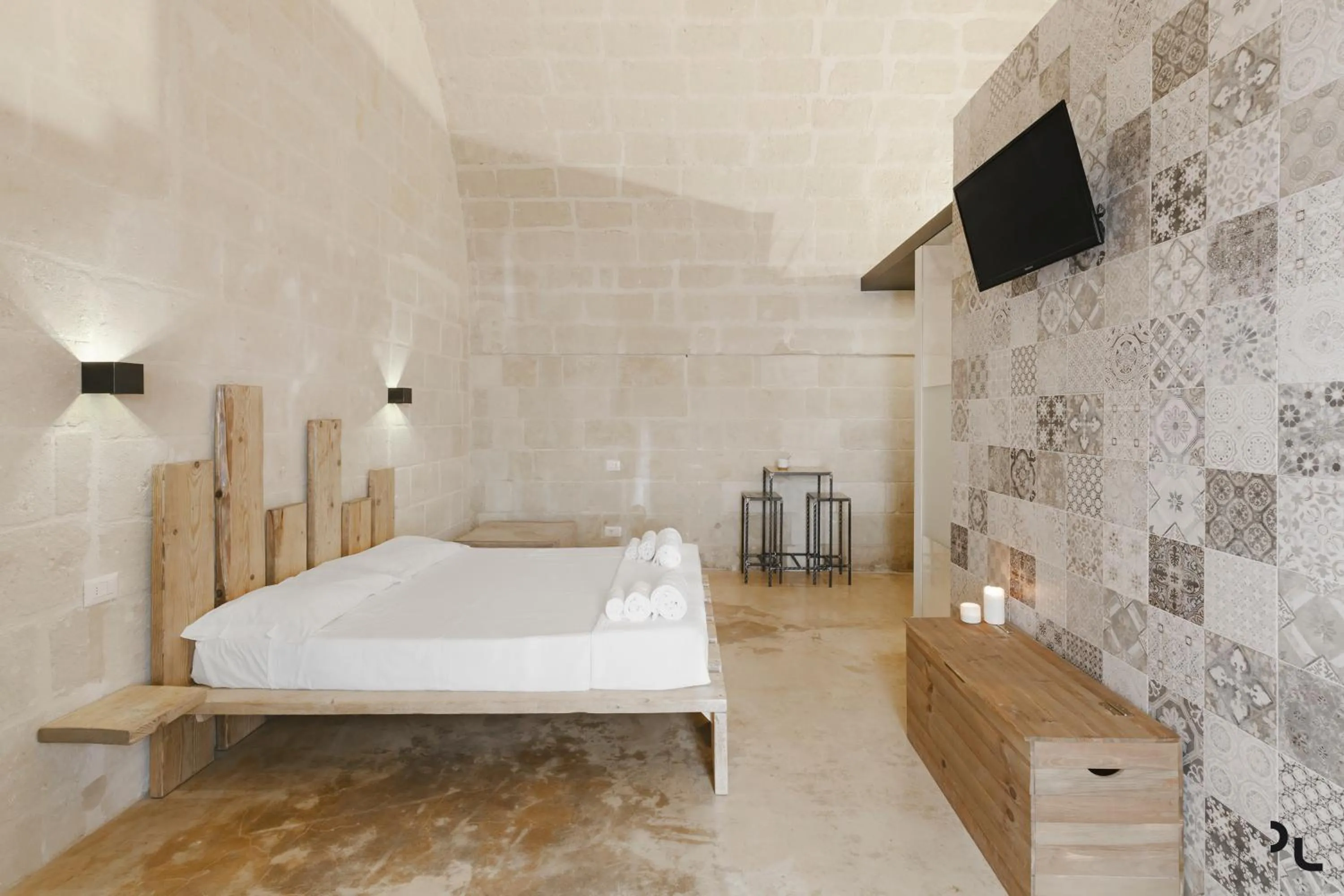 Photo of the whole room, Bed in Hydria Rooms