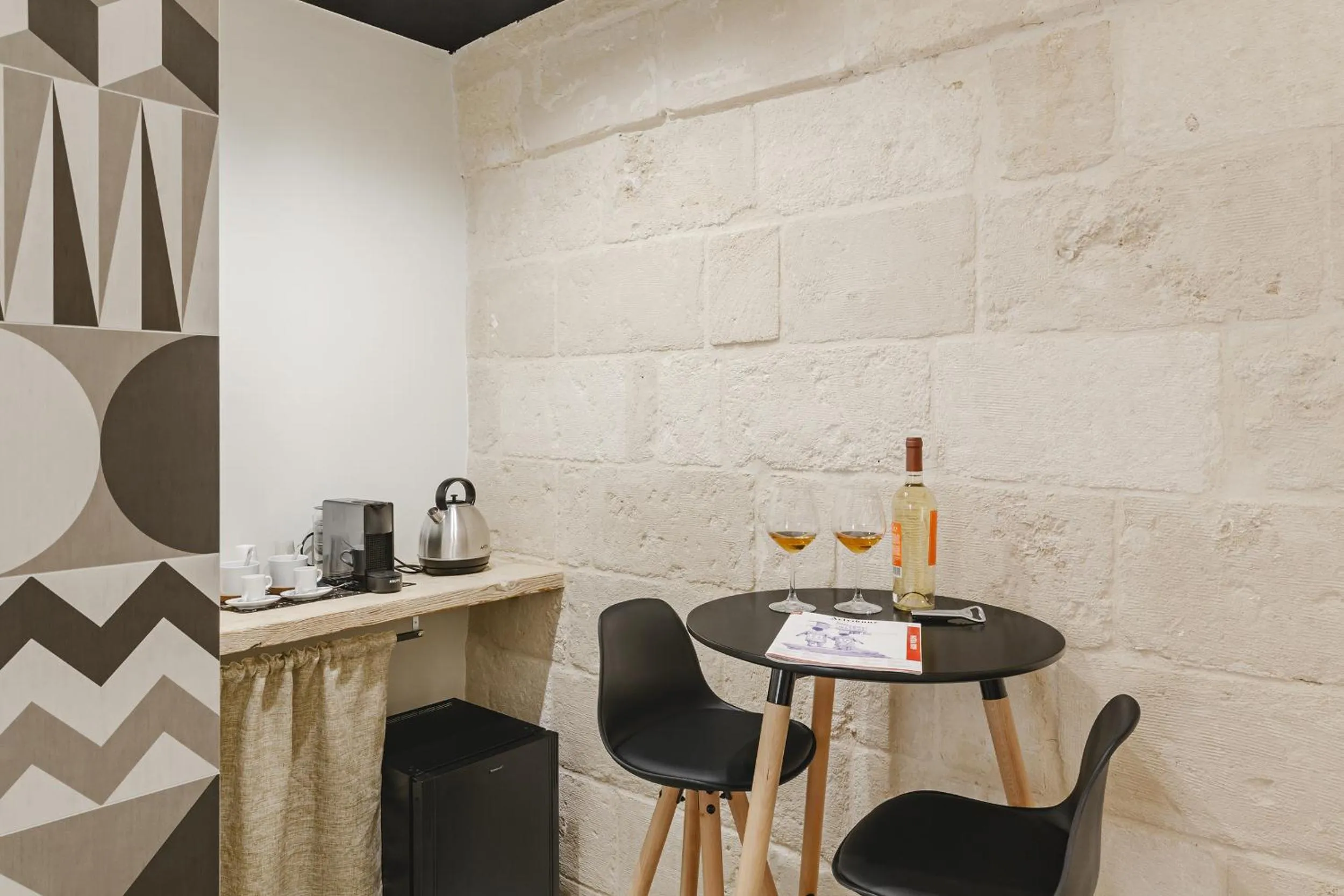 Coffee/tea facilities in Hydria Rooms