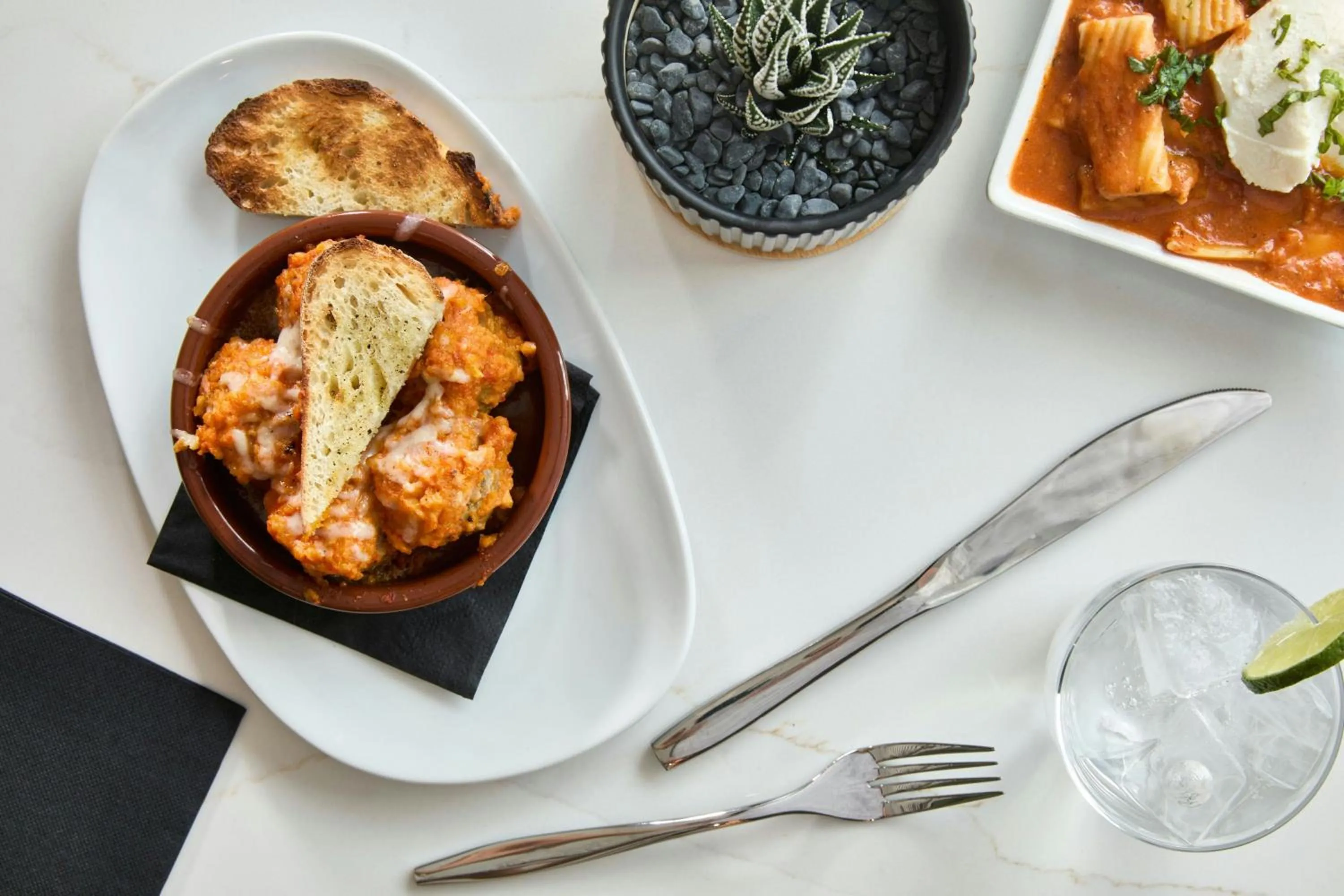 Lounge or bar in AC Hotel by Marriott Auburn