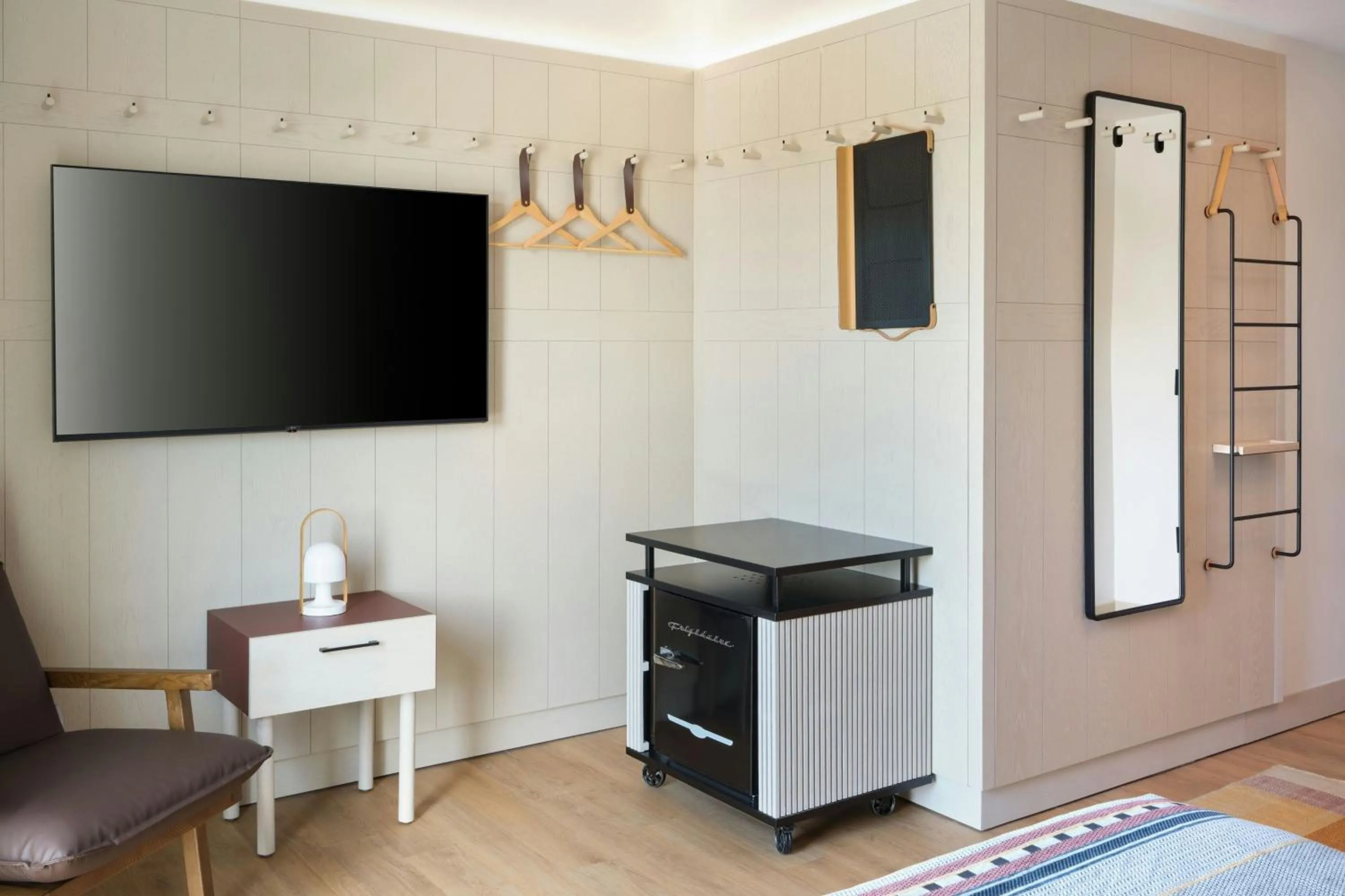 Photo of the whole room in Moxy Fayetteville