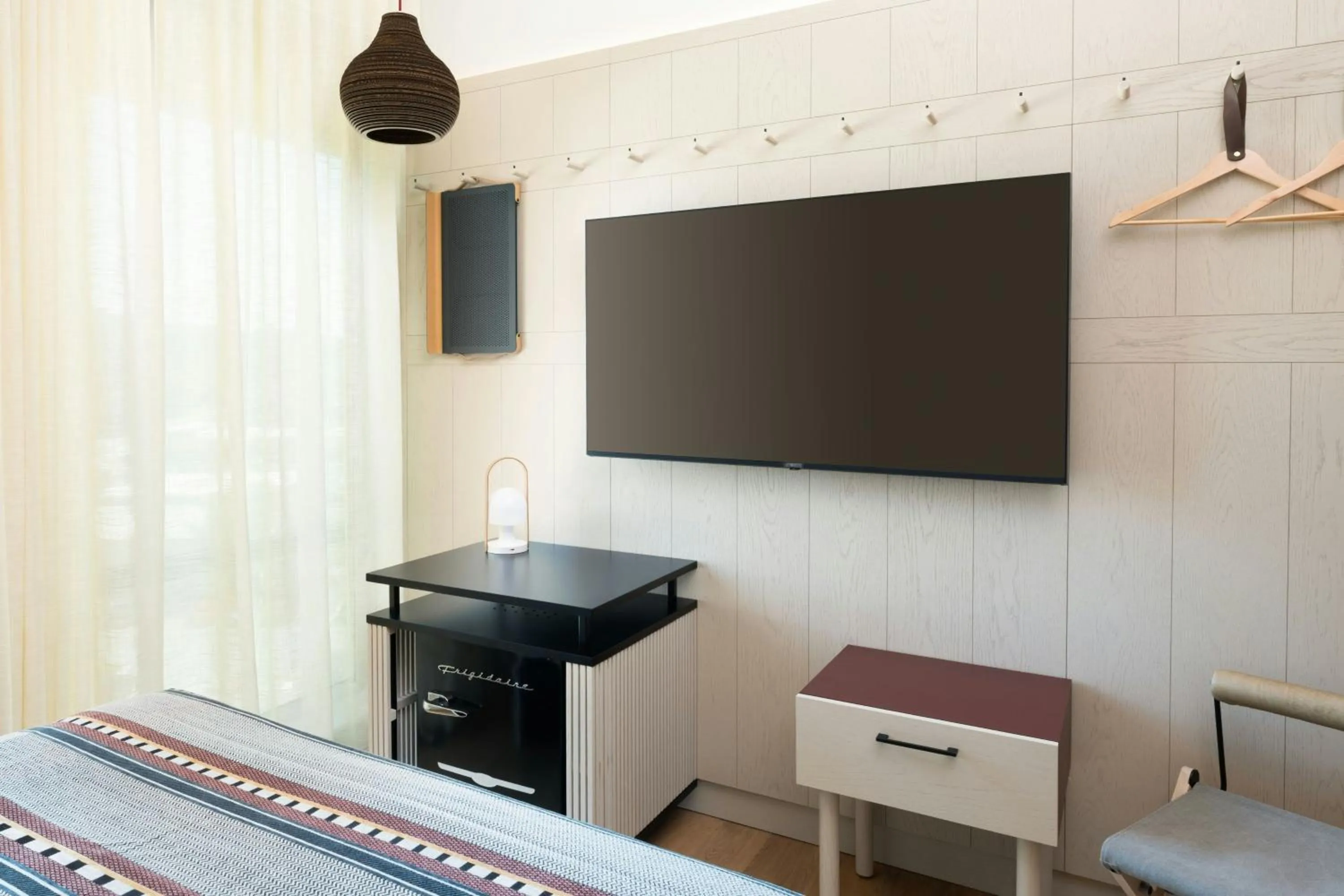 Photo of the whole room in Moxy Fayetteville