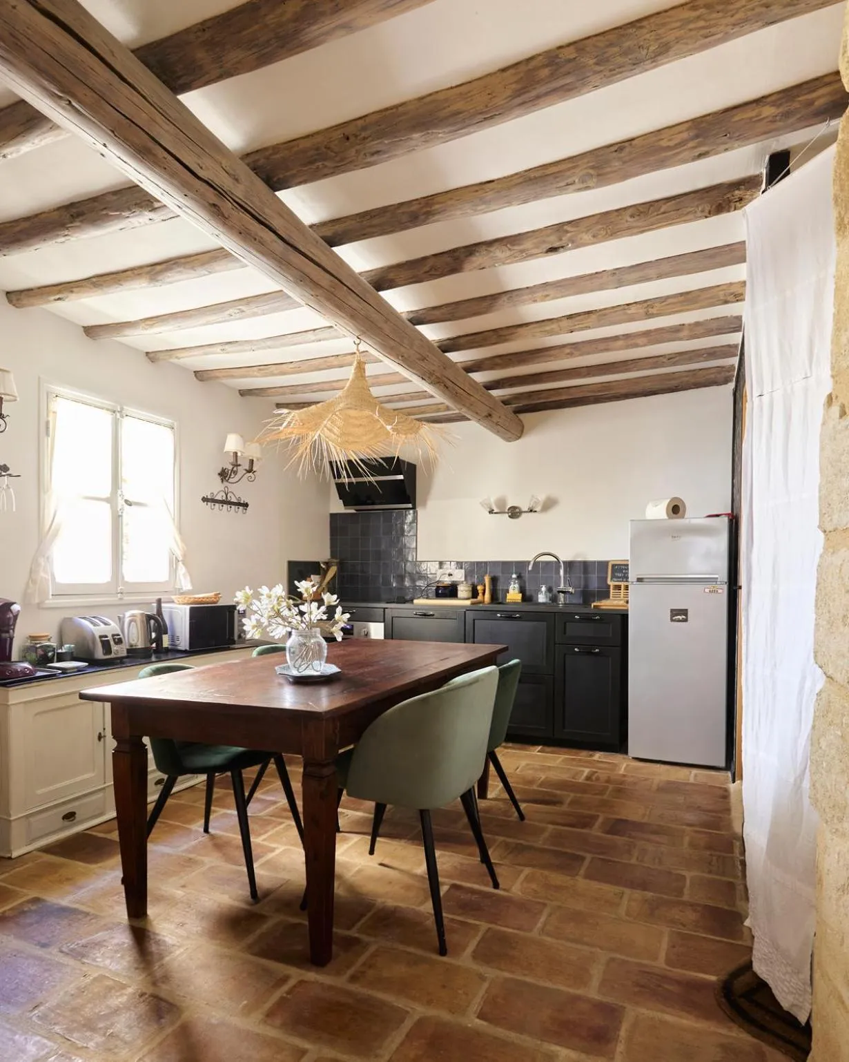 Kitchen or kitchenette in Boutique Hôtel Entraigues