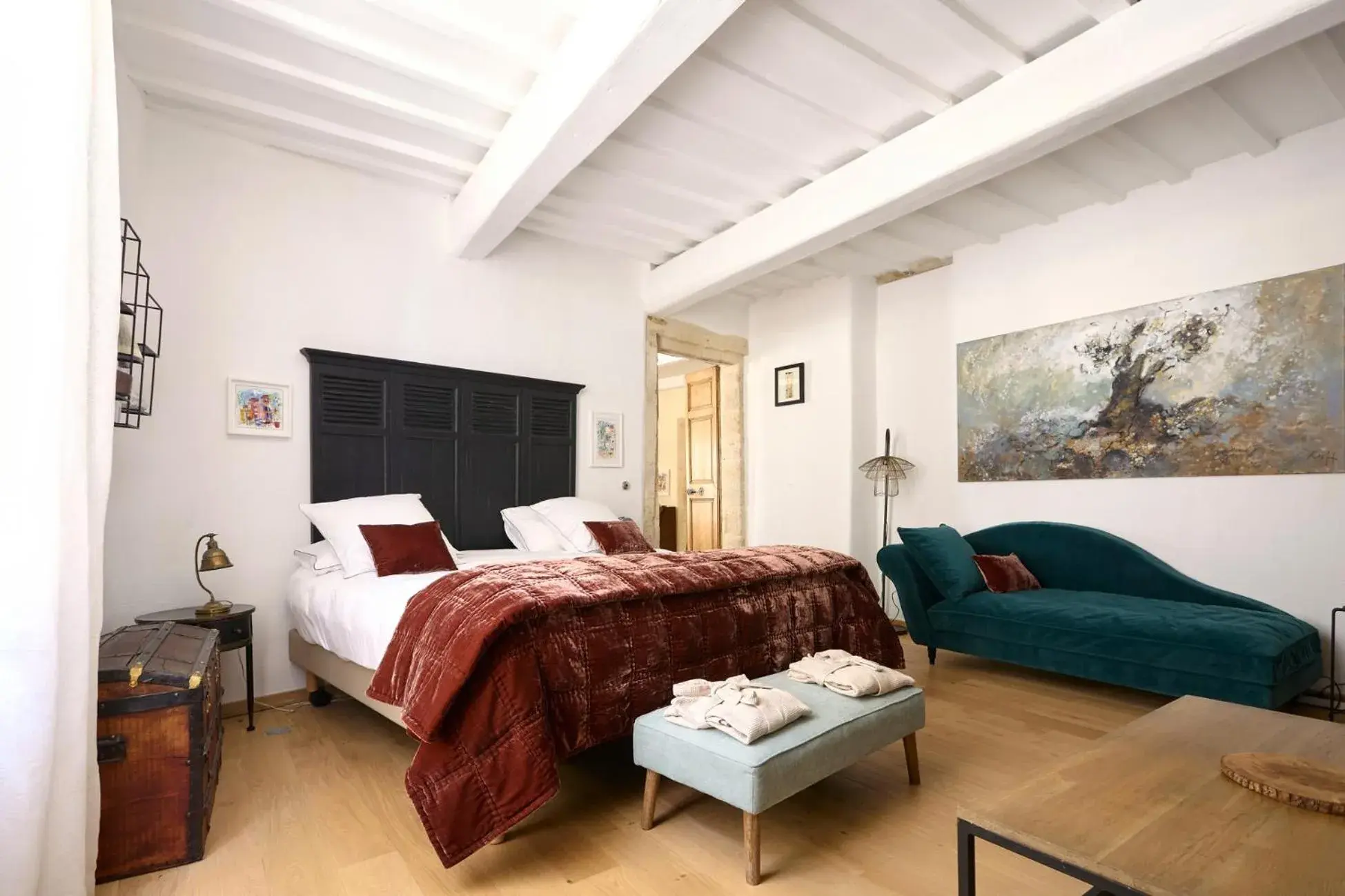 SUITE PRESTIGE DEPENDANCE 246 ft² in Boutique Hôtel Entraigues SUITE PRESTIGE DEPENDANCE 246 ft² in Boutique Hôtel Entraigues