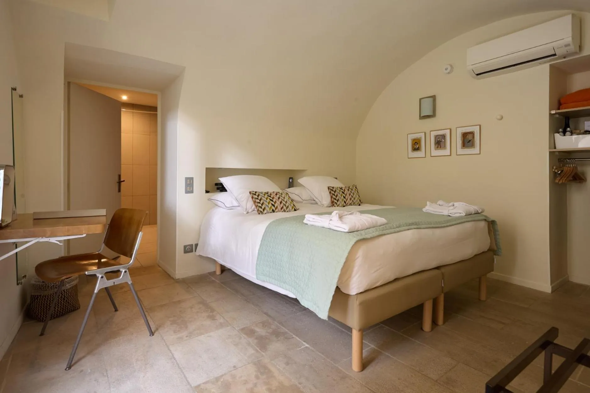 Bed in Boutique Hôtel Entraigues