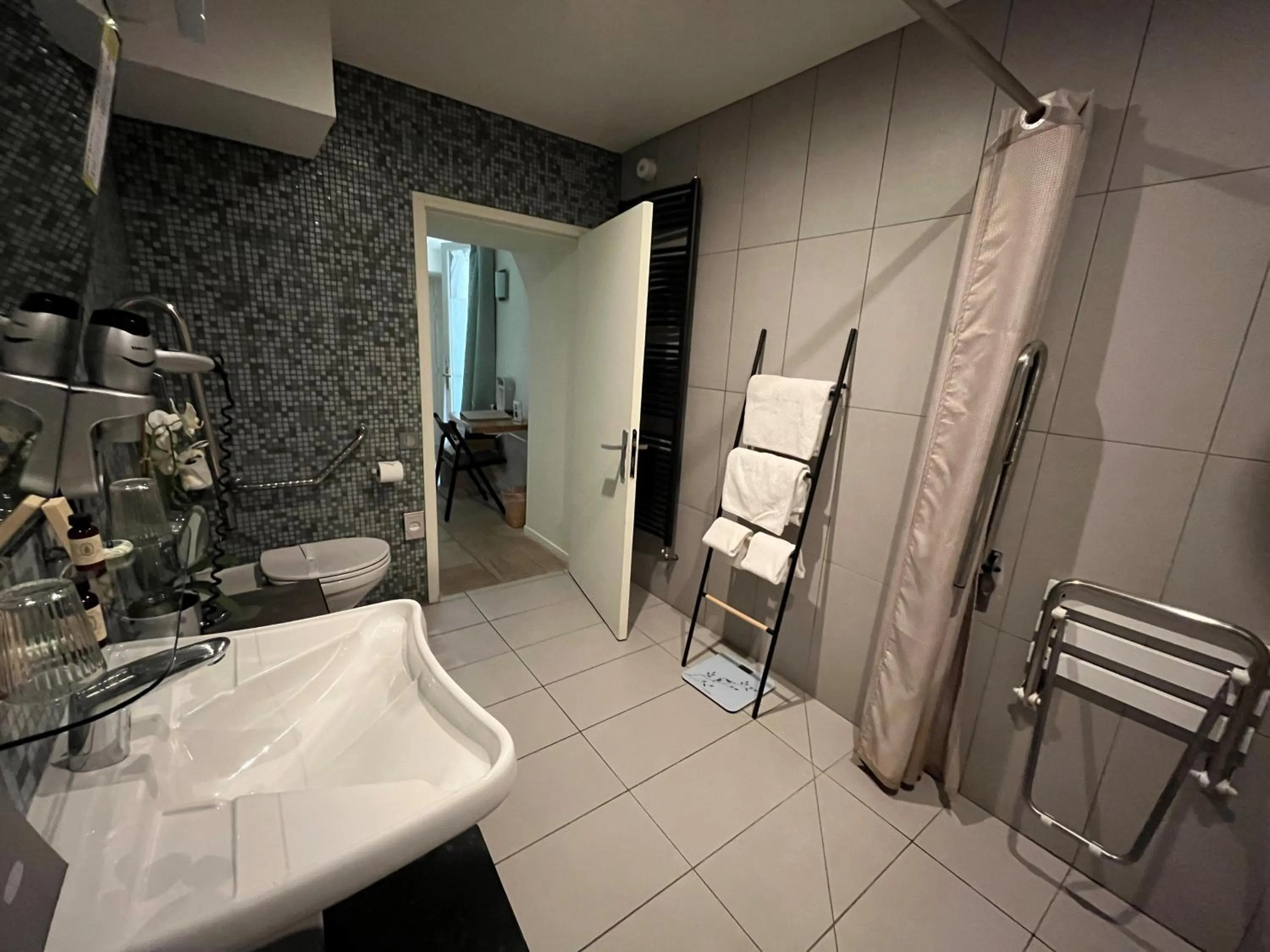 Shower in Boutique Hôtel Entraigues