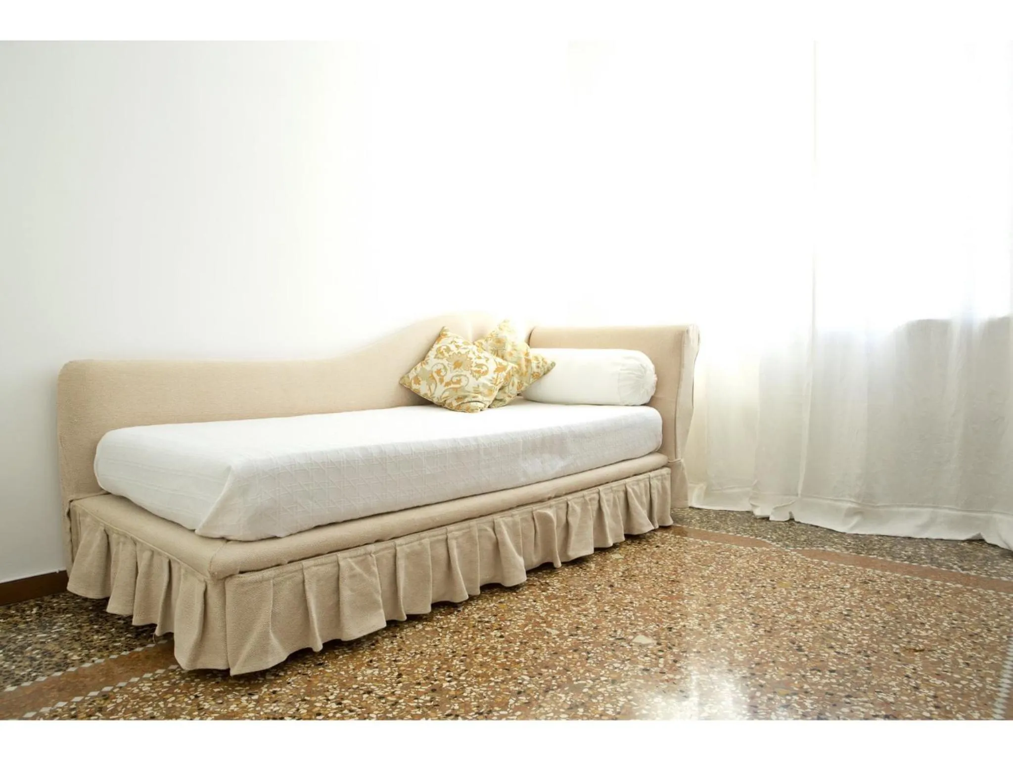 Photo of the whole room, Bed in B&B Albaro