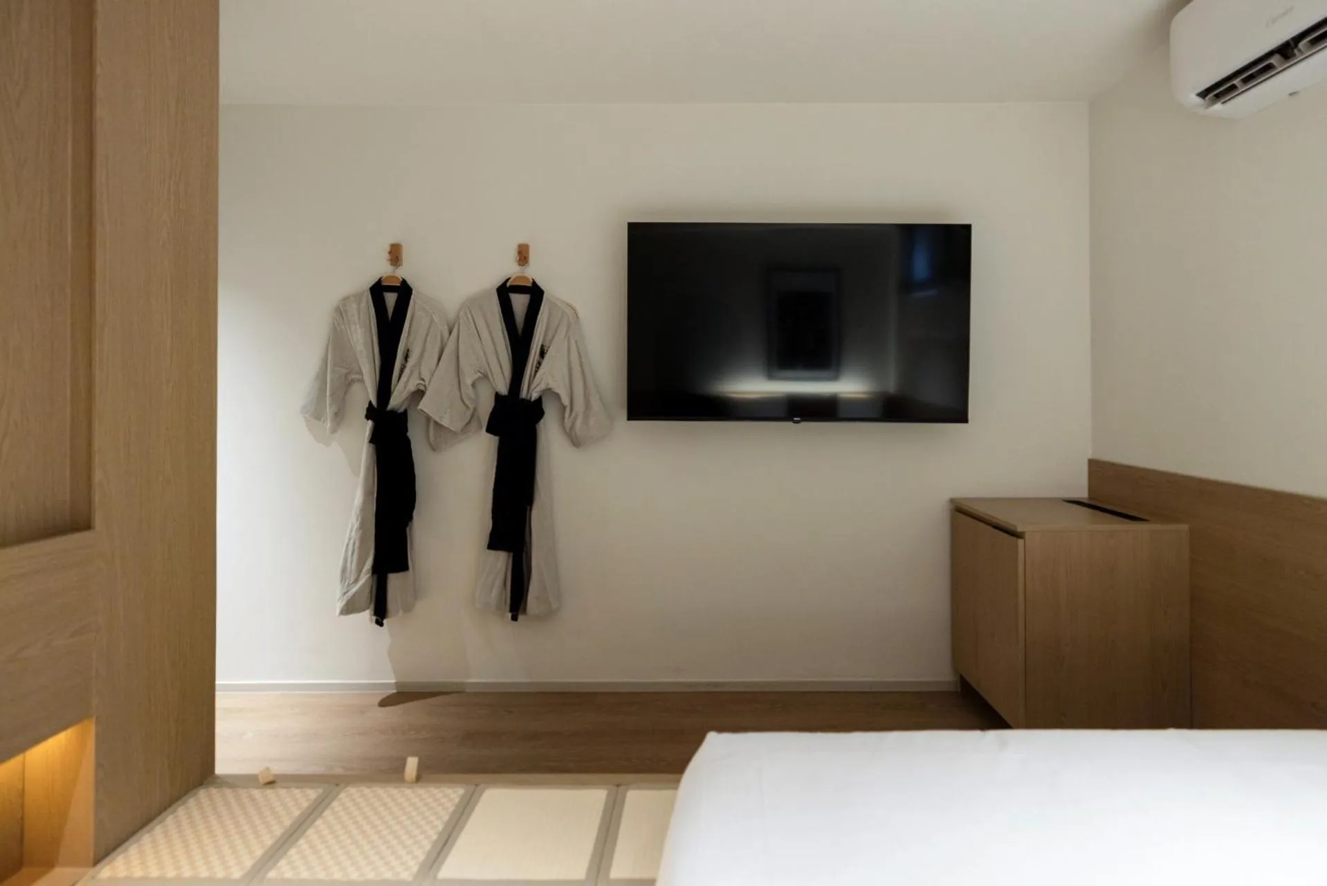 Photo of the whole room, Bed in Sowon Ryokan and Hotel by Aank Sangbong