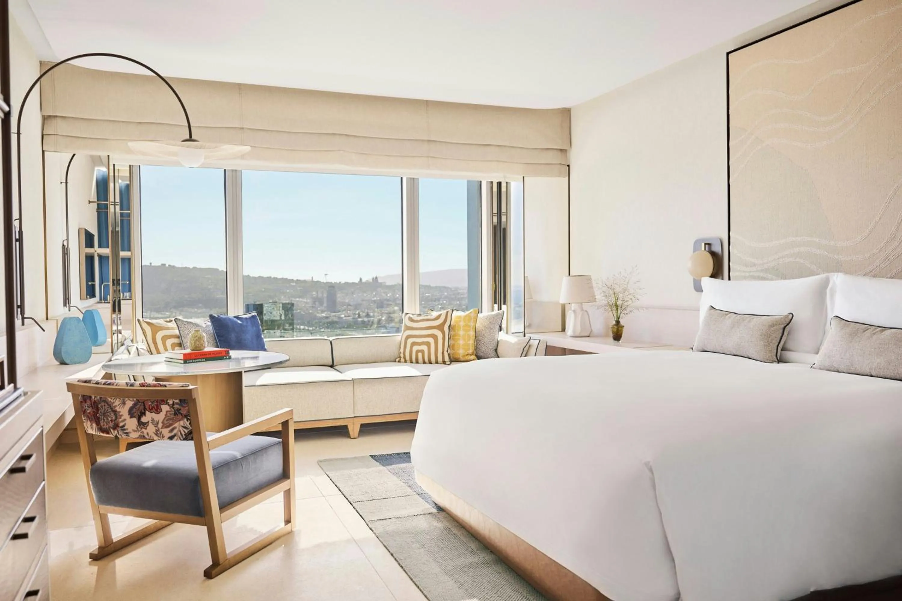 Photo of the whole room, Bed in Hotel Arts Barcelona