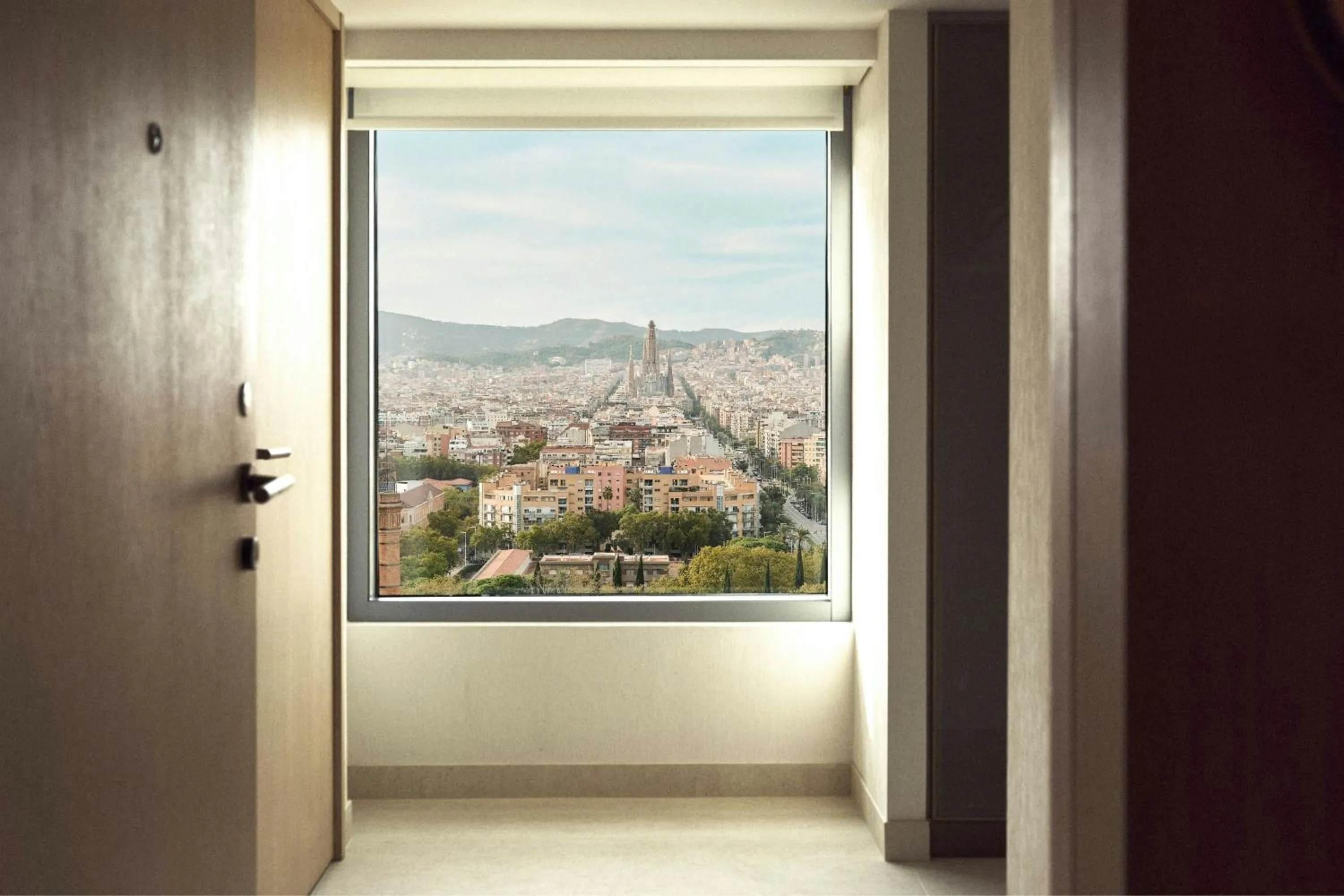 Photo of the whole room in Hotel Arts Barcelona