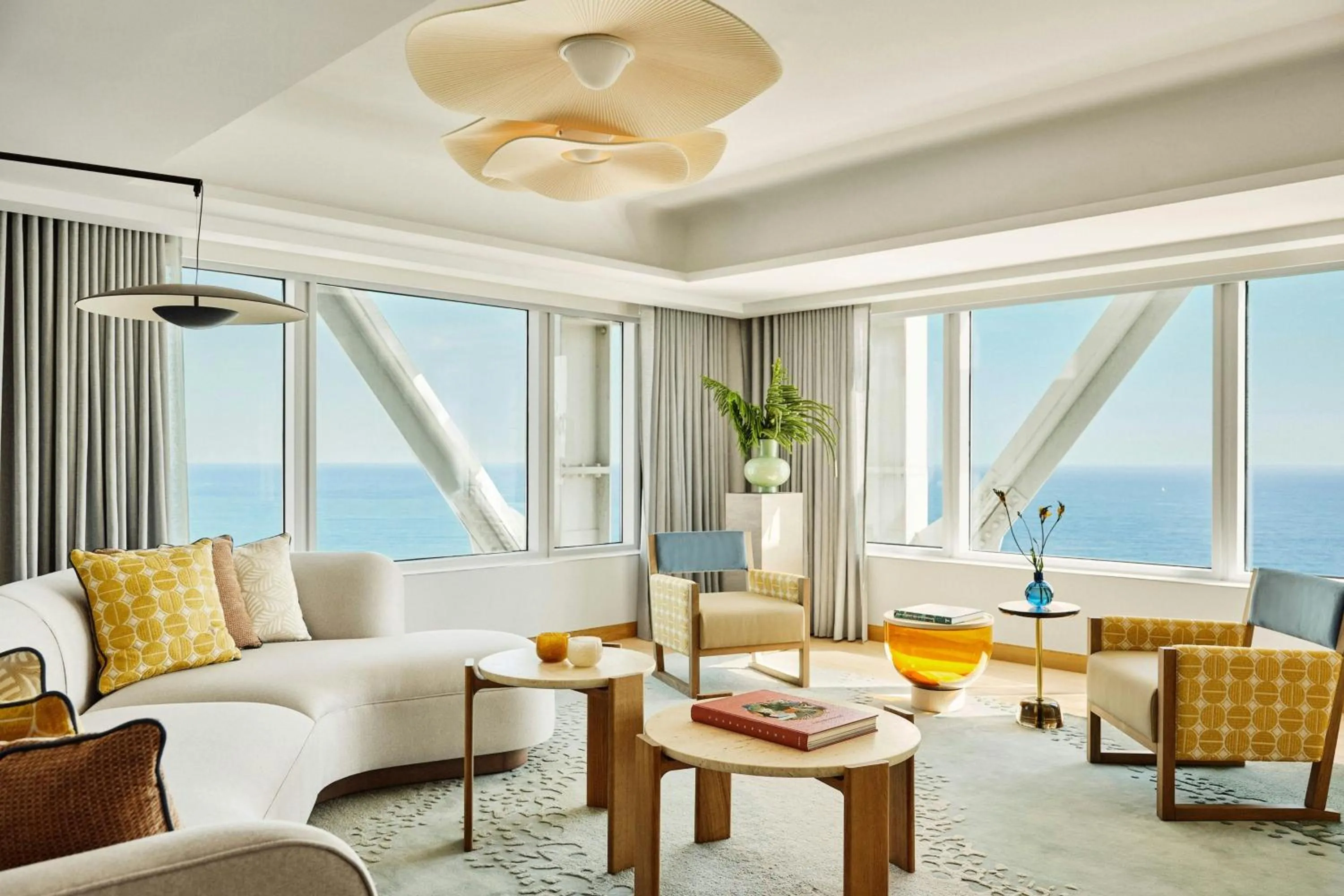 Living room in Hotel Arts Barcelona