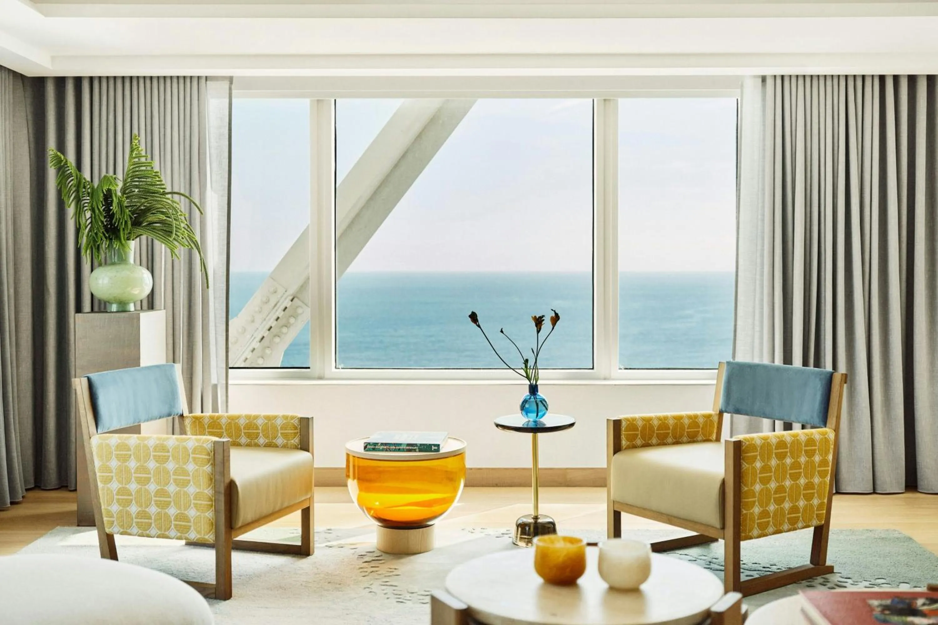 Living room in Hotel Arts Barcelona