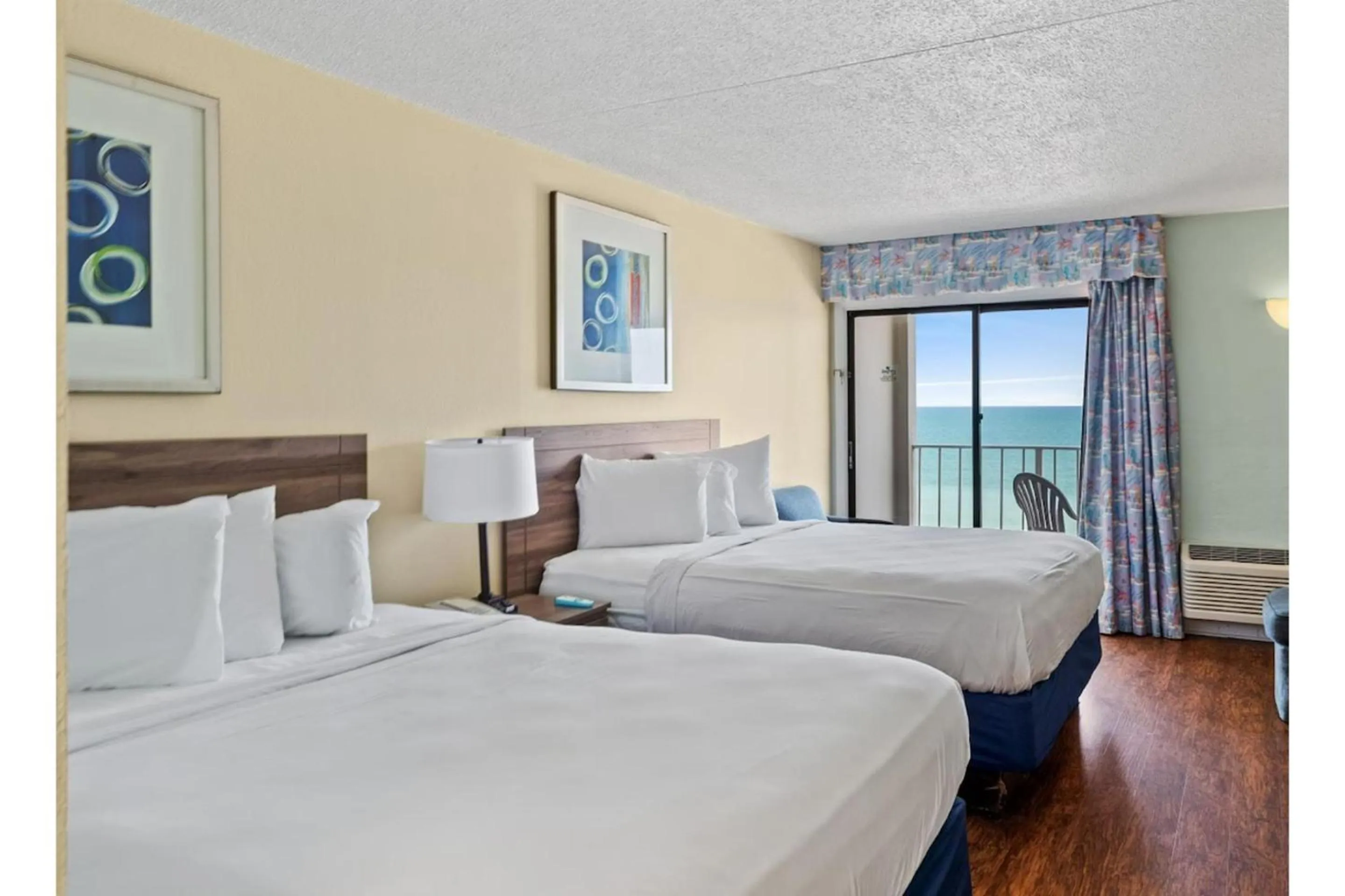 Bedroom, Bed in Capital O Sunset Waves Hotel Myrtle Beach Oceanfront