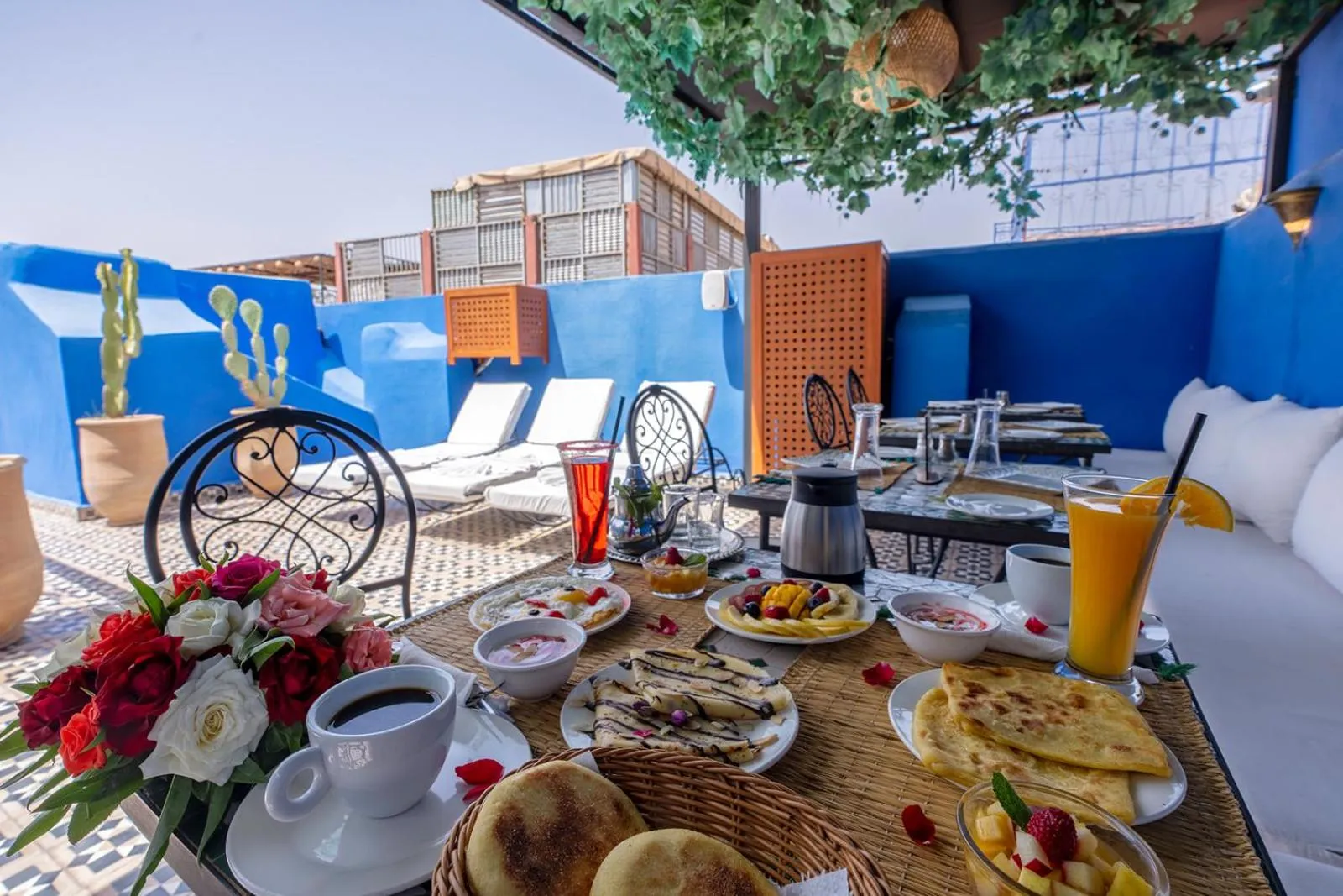 Restaurant/places to eat in Riad Jowara