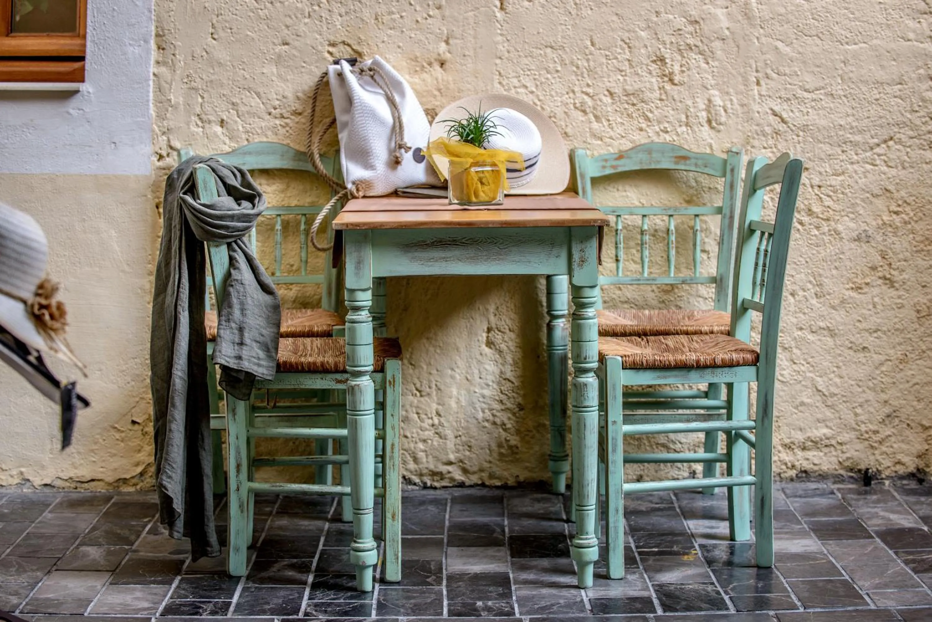 Lounge or bar in Leo Hotel