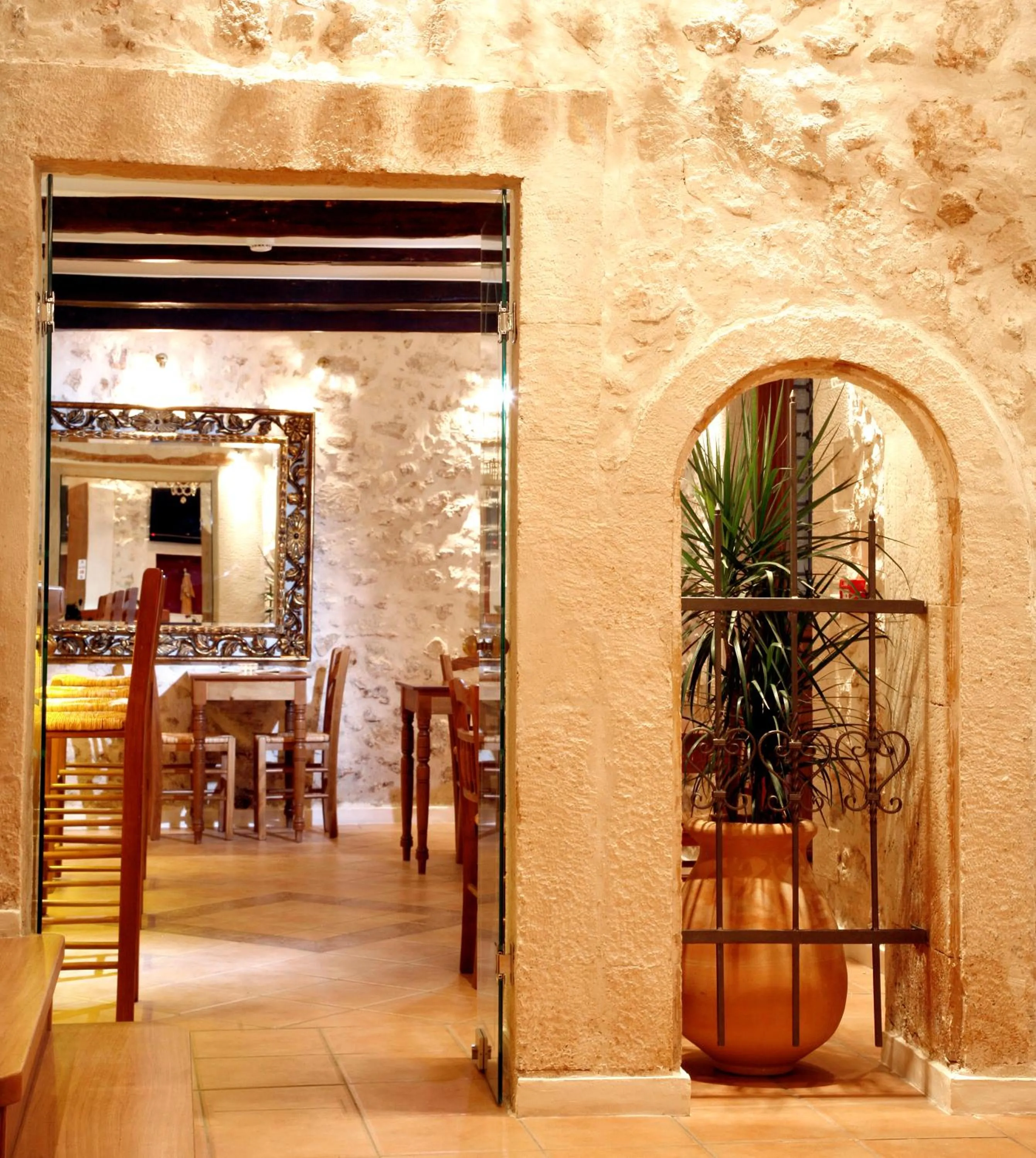 Lounge or bar in Leo Hotel