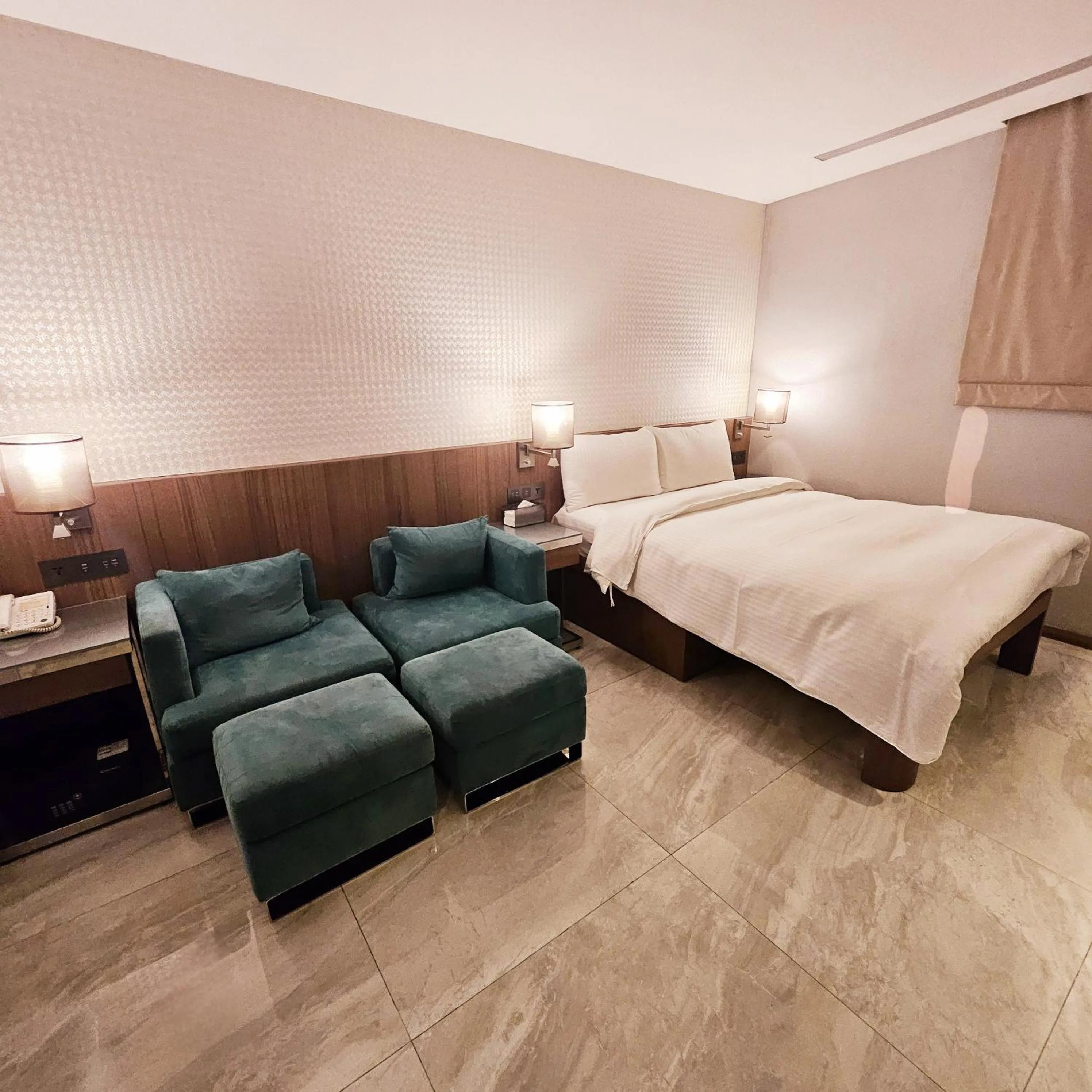 Photo of the whole room, Bed in Beauty Hotels Taipei - B7 Journey