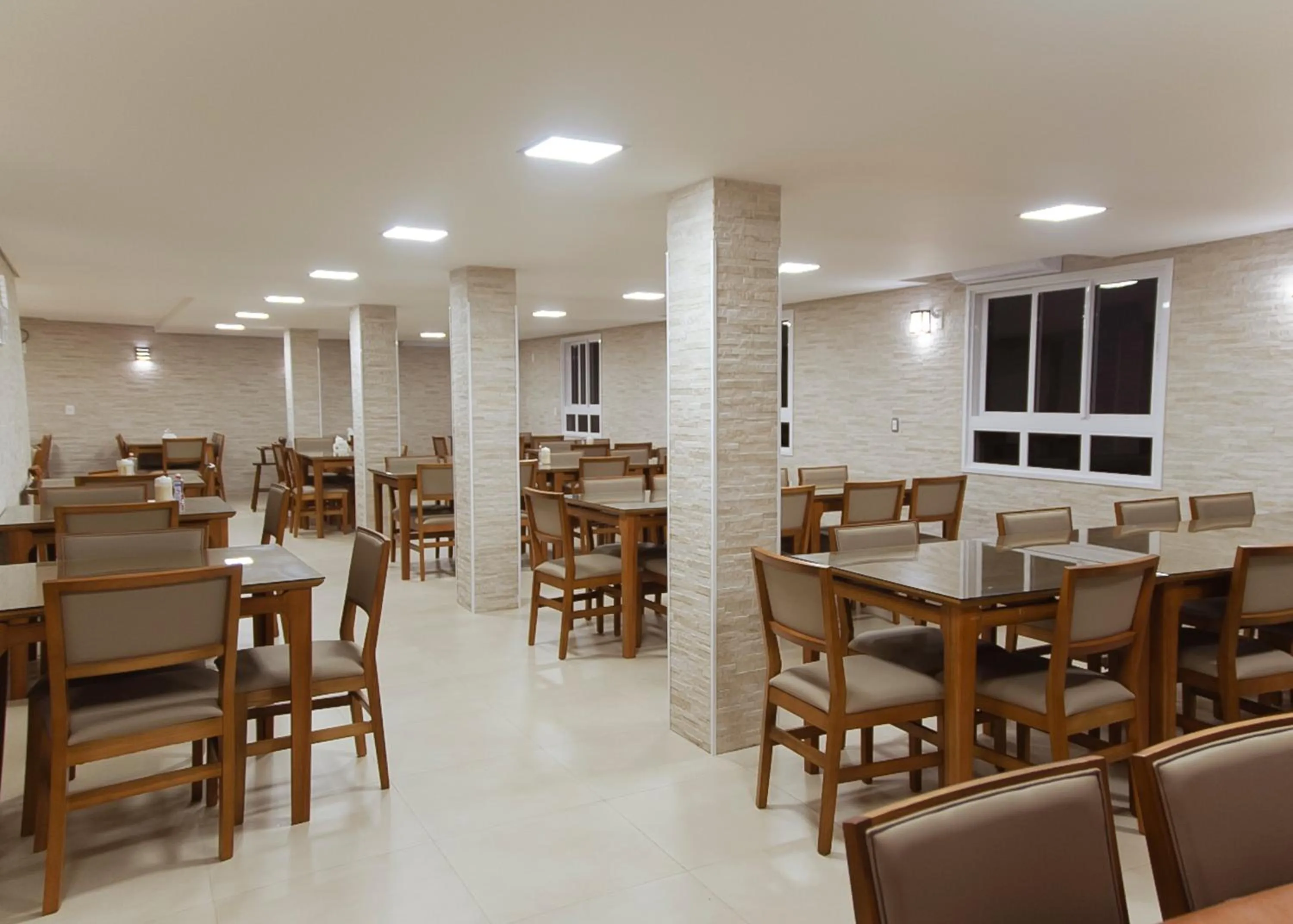 Restaurant/places to eat in Marechal Plaza Hotel