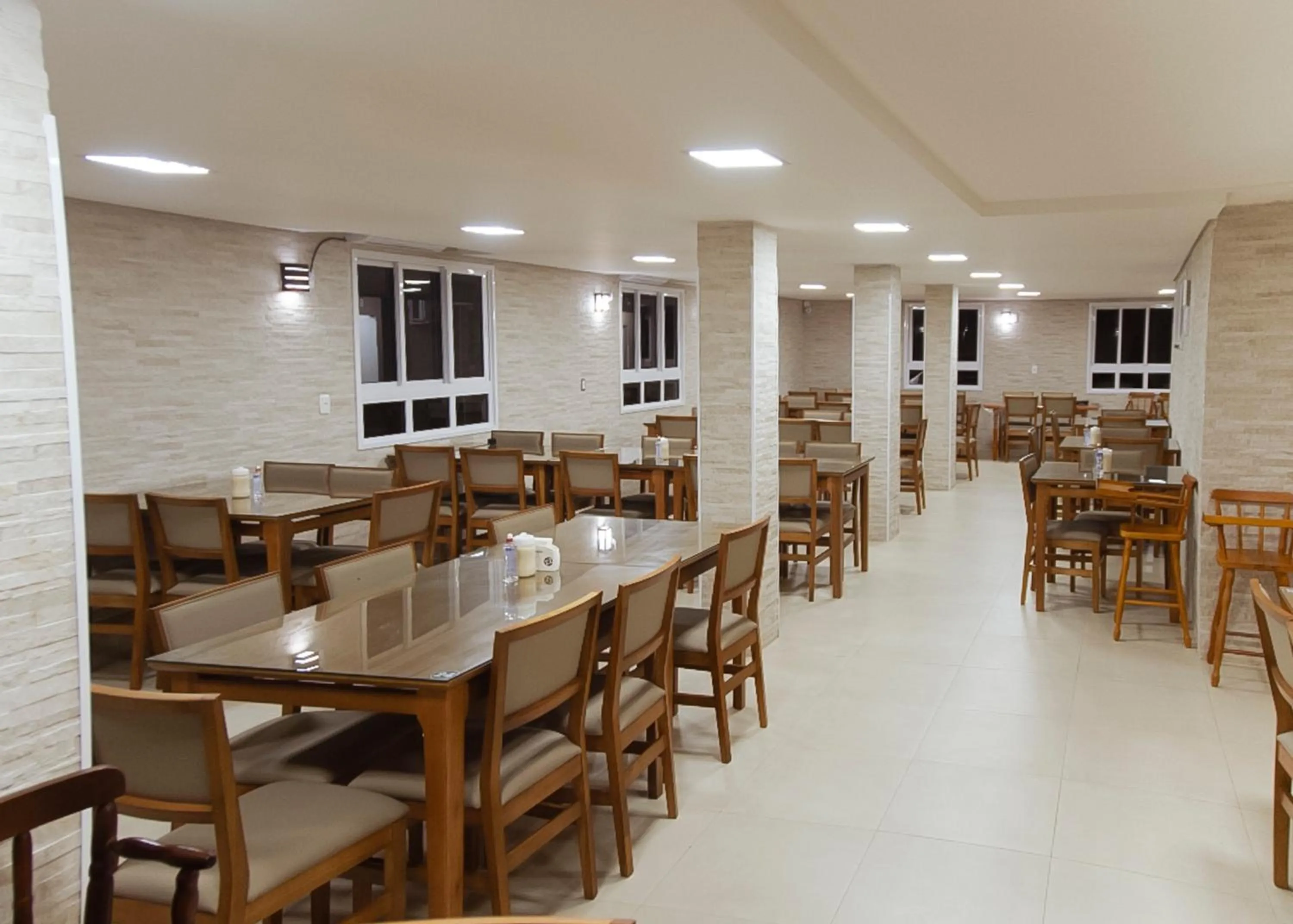 Restaurant/places to eat in Marechal Plaza Hotel