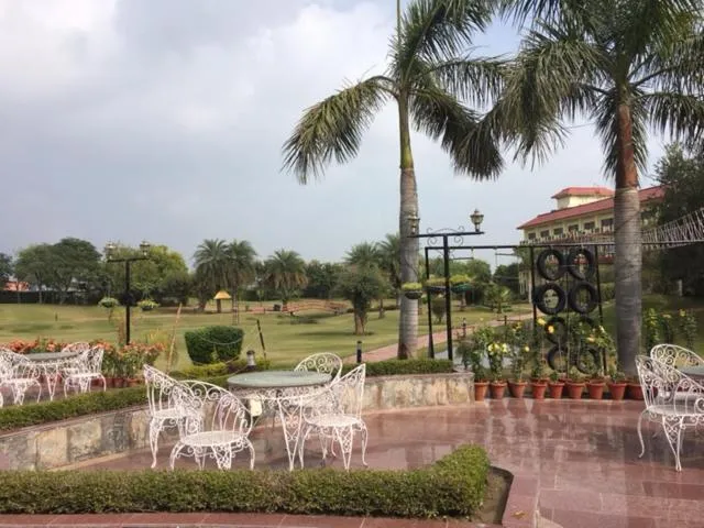 Garden in Shiva Oasis Resort