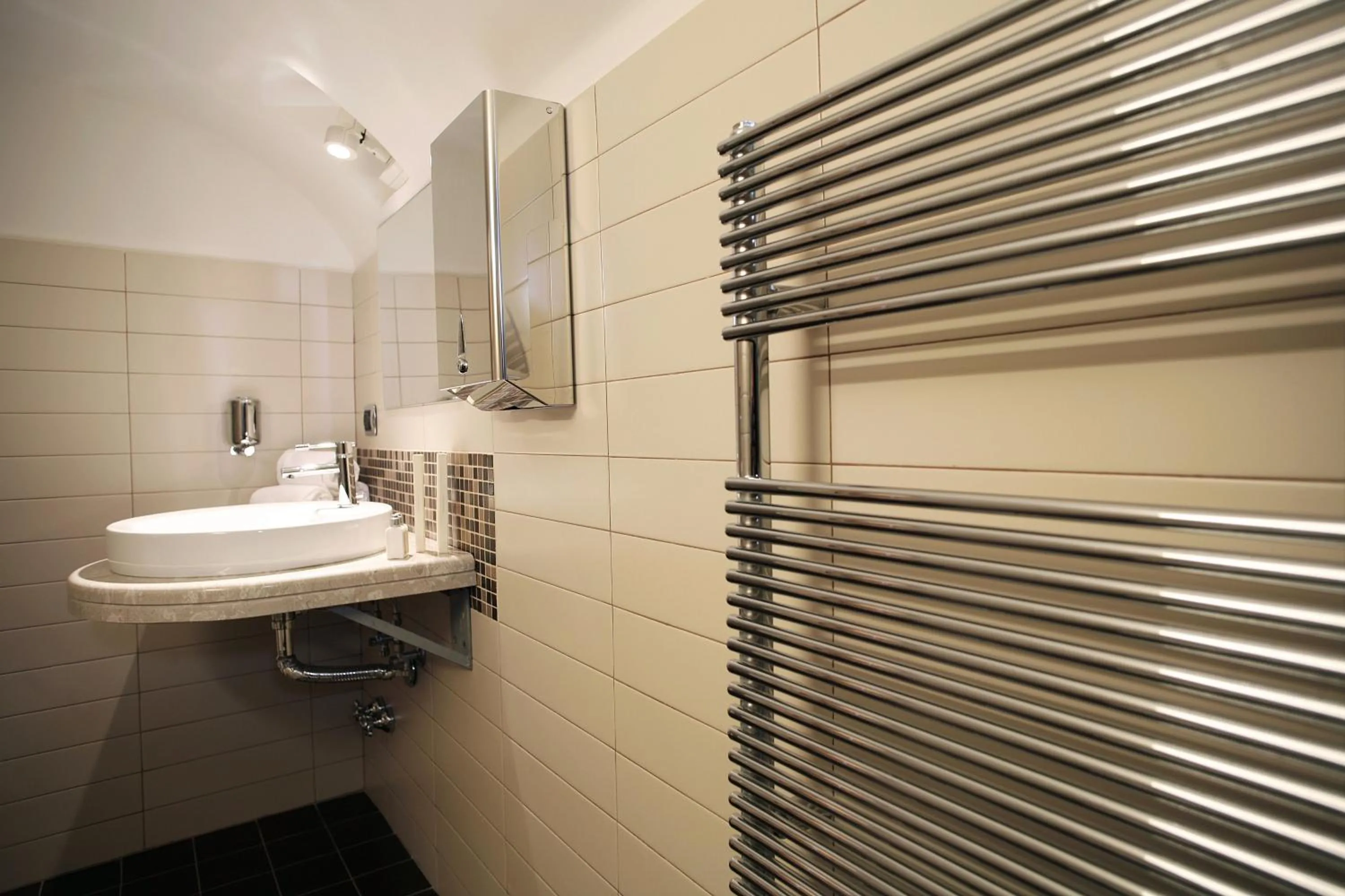 Bathroom in Seven Hostel & Rooms