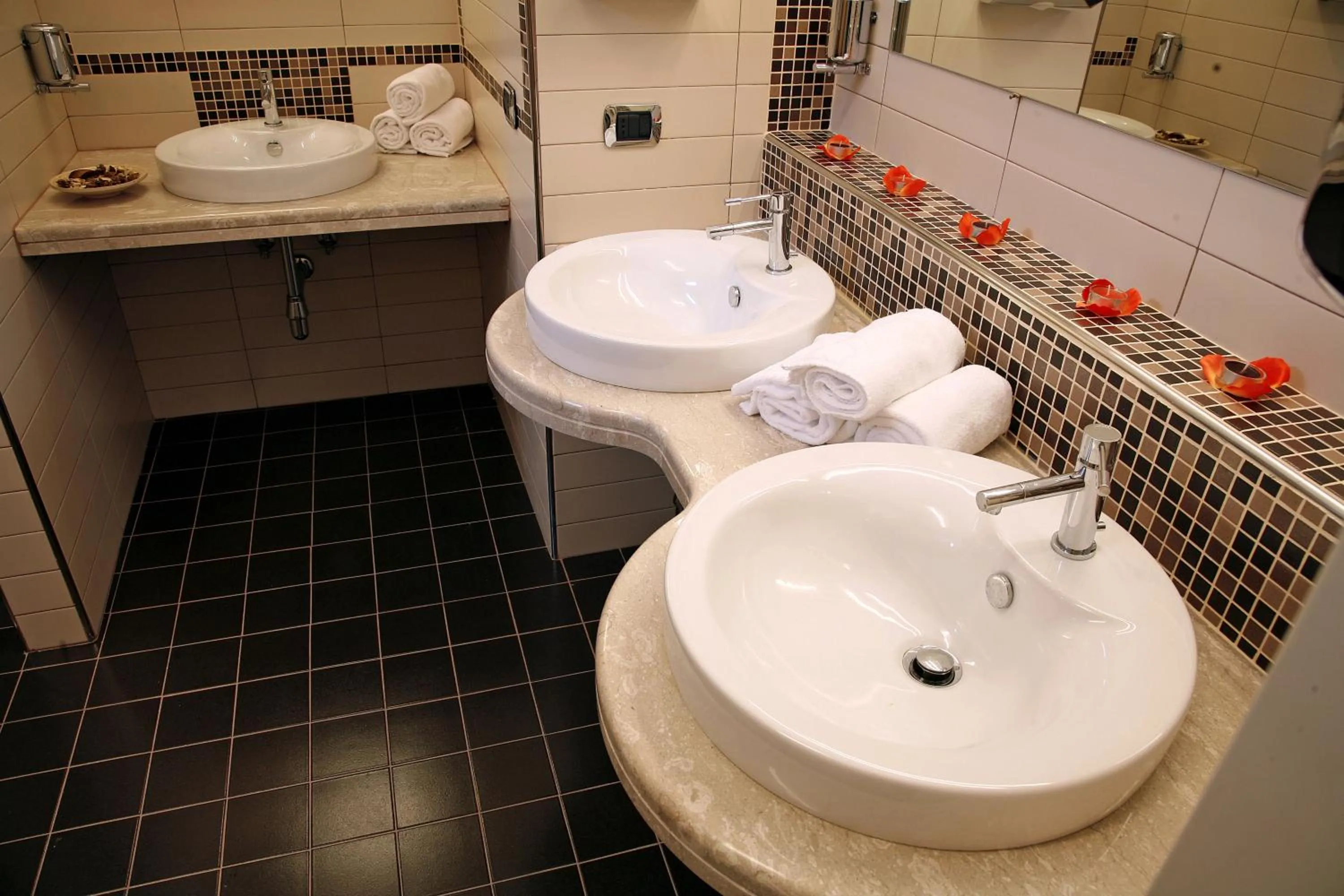 Bathroom in Seven Hostel & Rooms