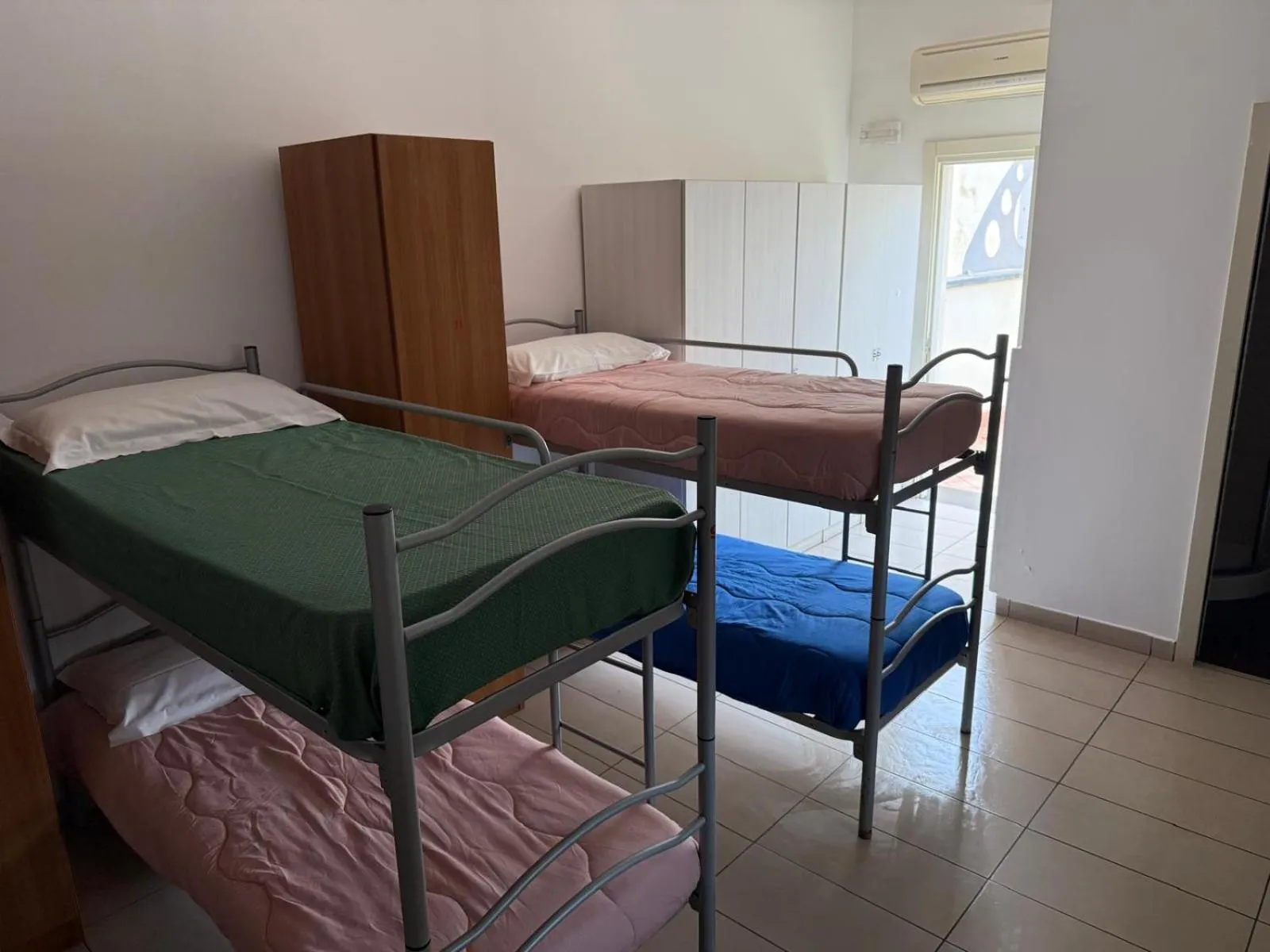 bunk bed, Bed in Seven Hostel & Rooms