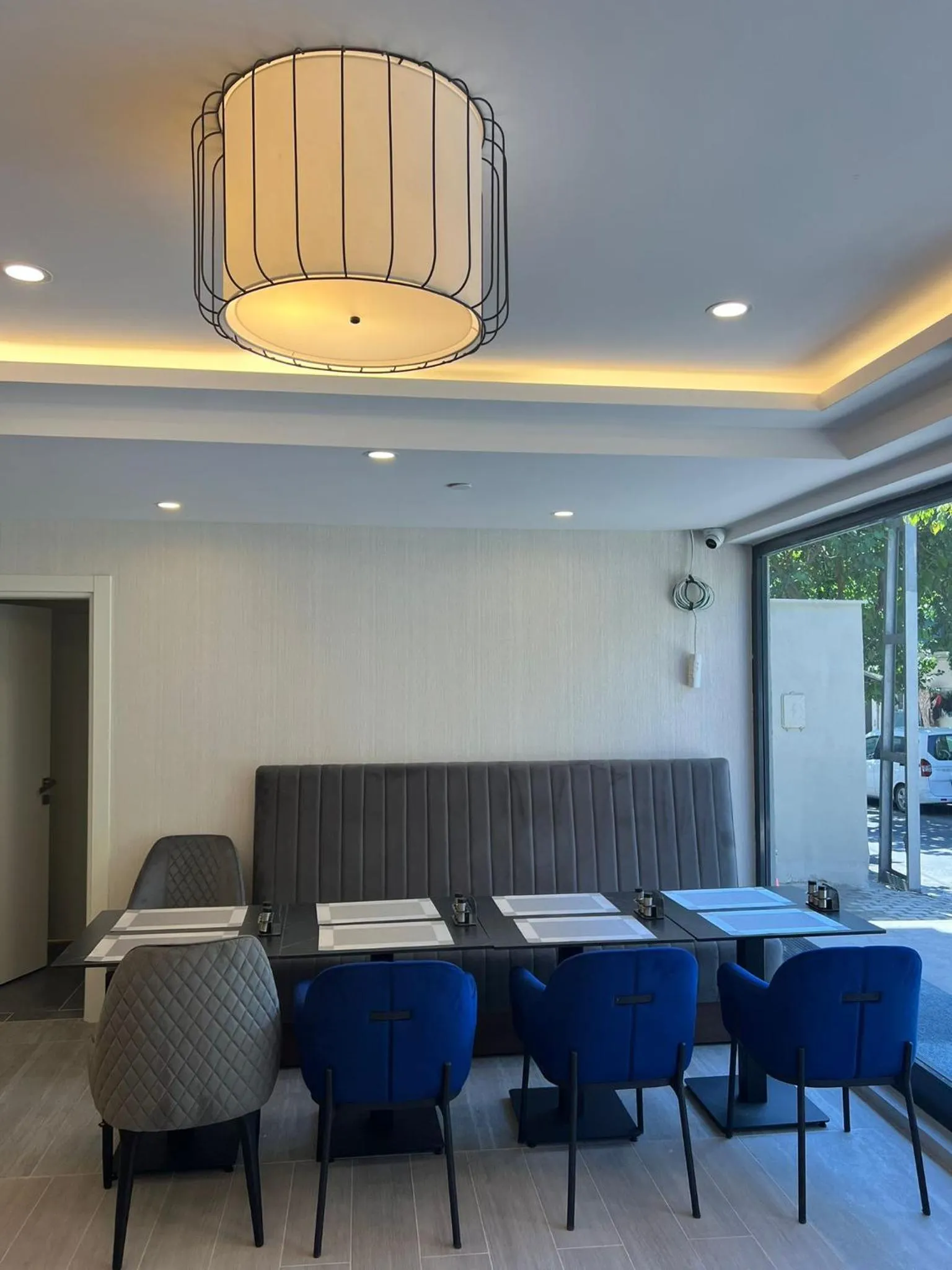 Restaurant/places to eat in Gnc Airport Hotel