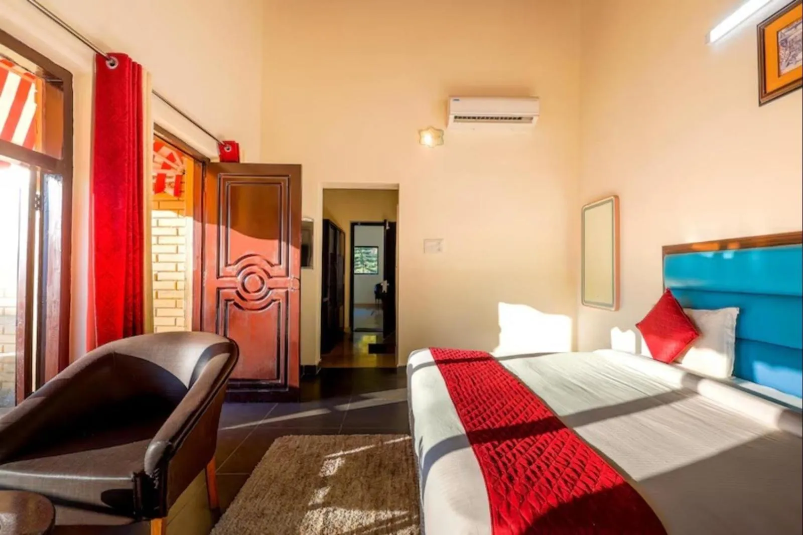 Bedroom, Bed in Hotel Vaapi Comfort inn