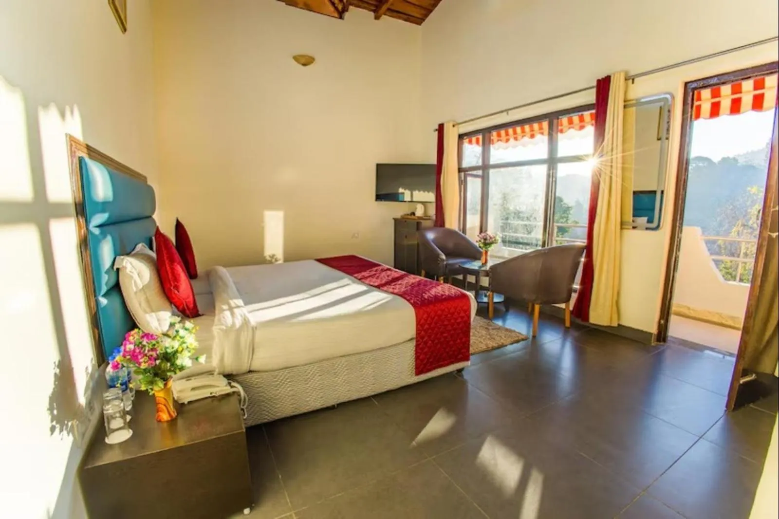 Bedroom, Bed in Hotel Vaapi Comfort inn